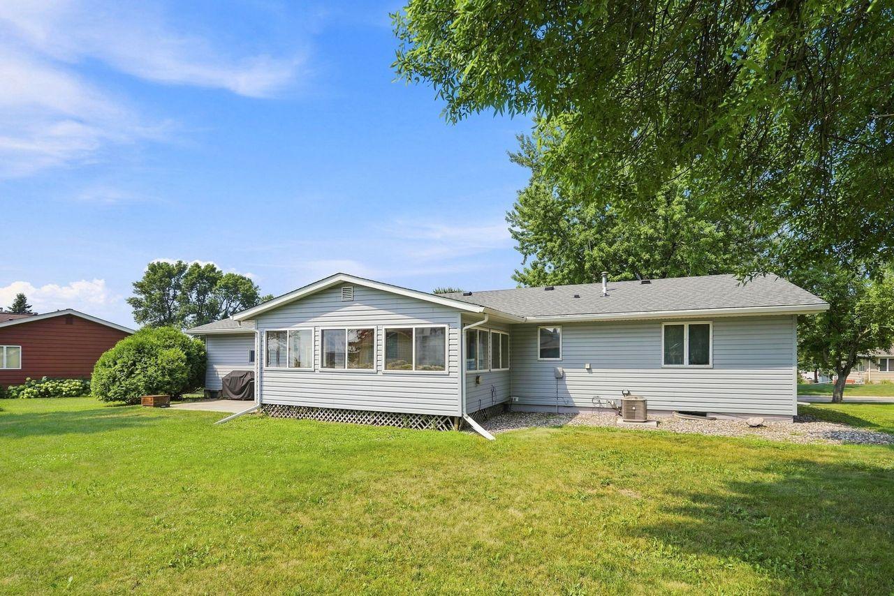 551 6th Street E Property Photo 2
