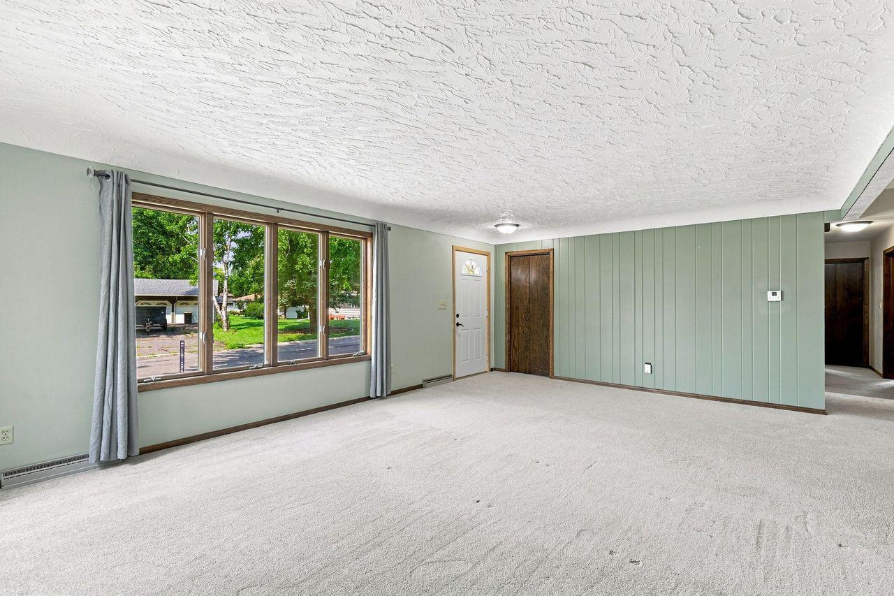 551 6th Street E Property Photo 5
