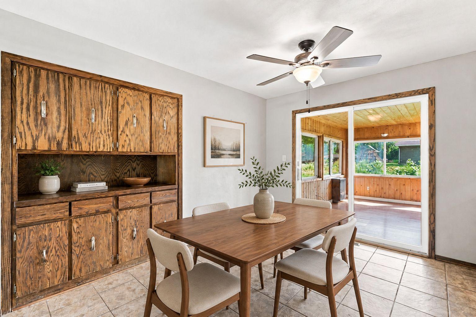 551 6th Street E Property Photo 8