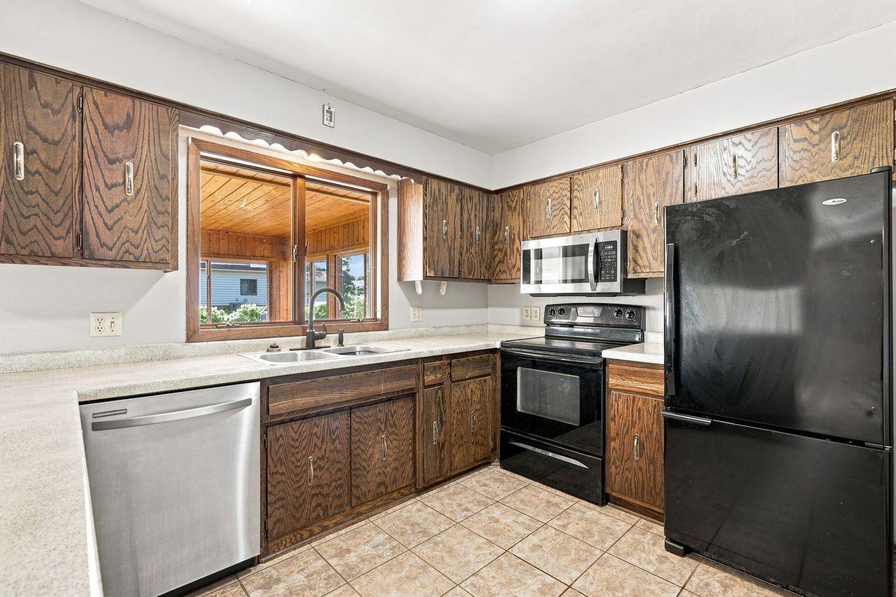 551 6th Street E Property Photo 10