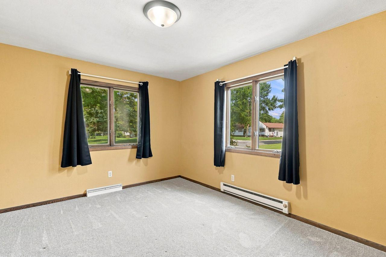 551 6th Street E Property Photo 14