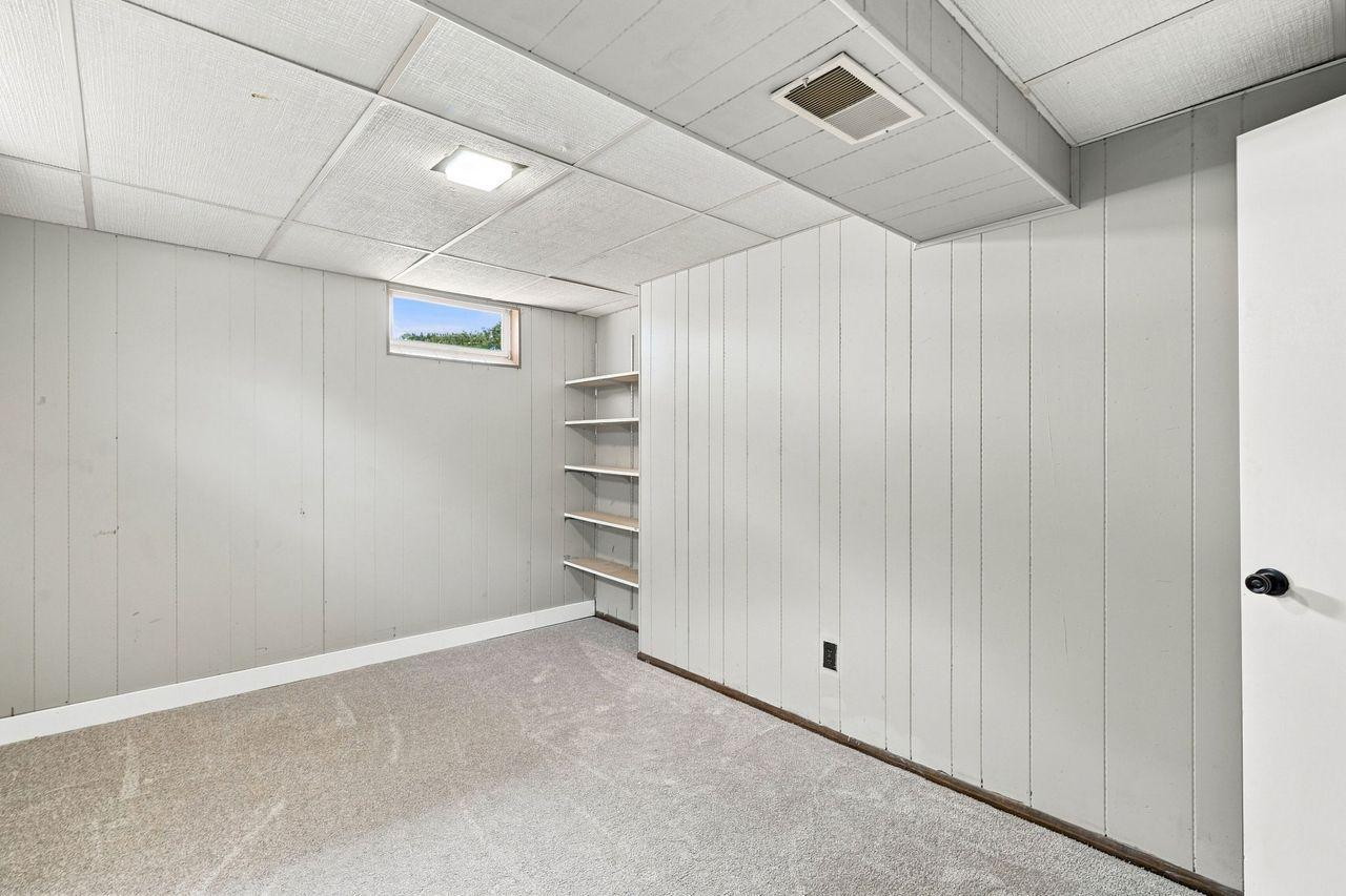 551 6th Street E Property Photo 20