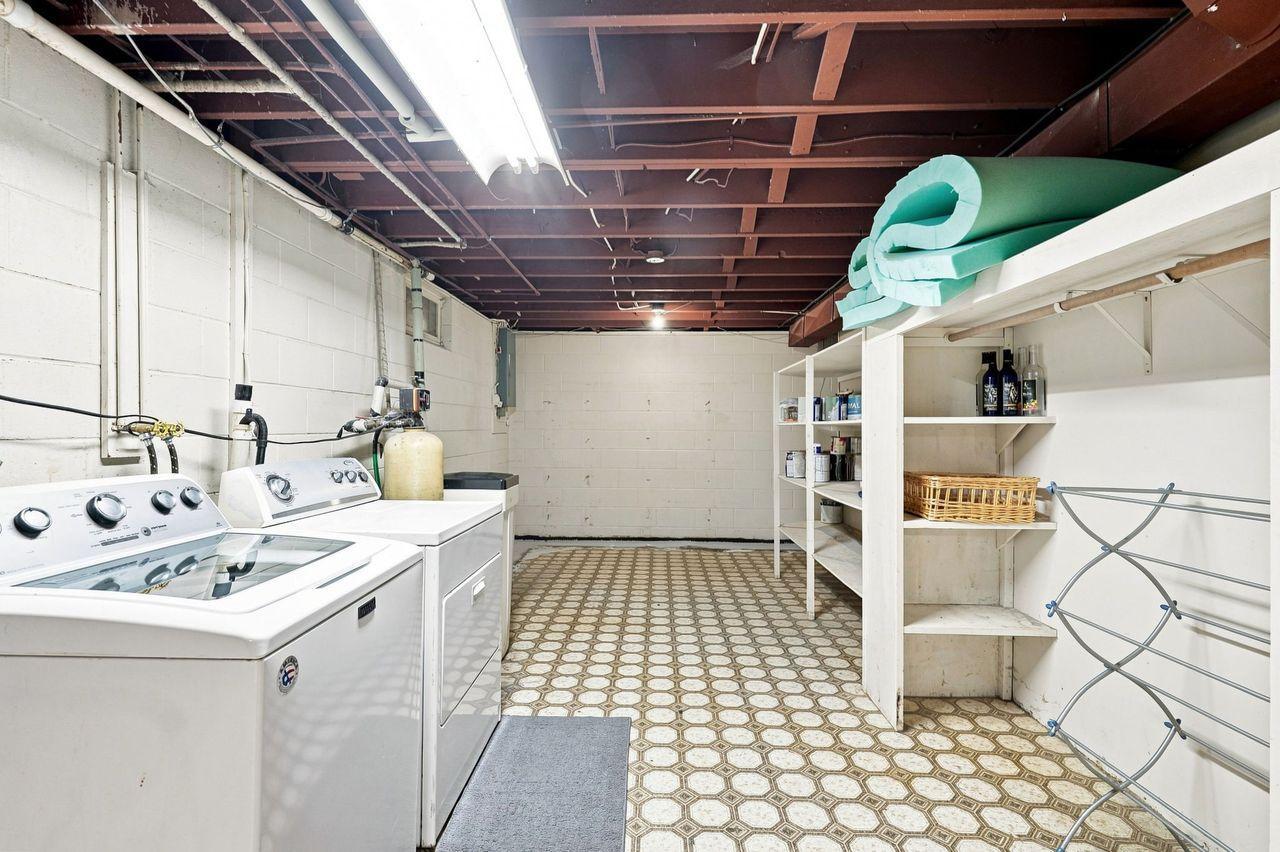 551 6th Street E Property Photo 22
