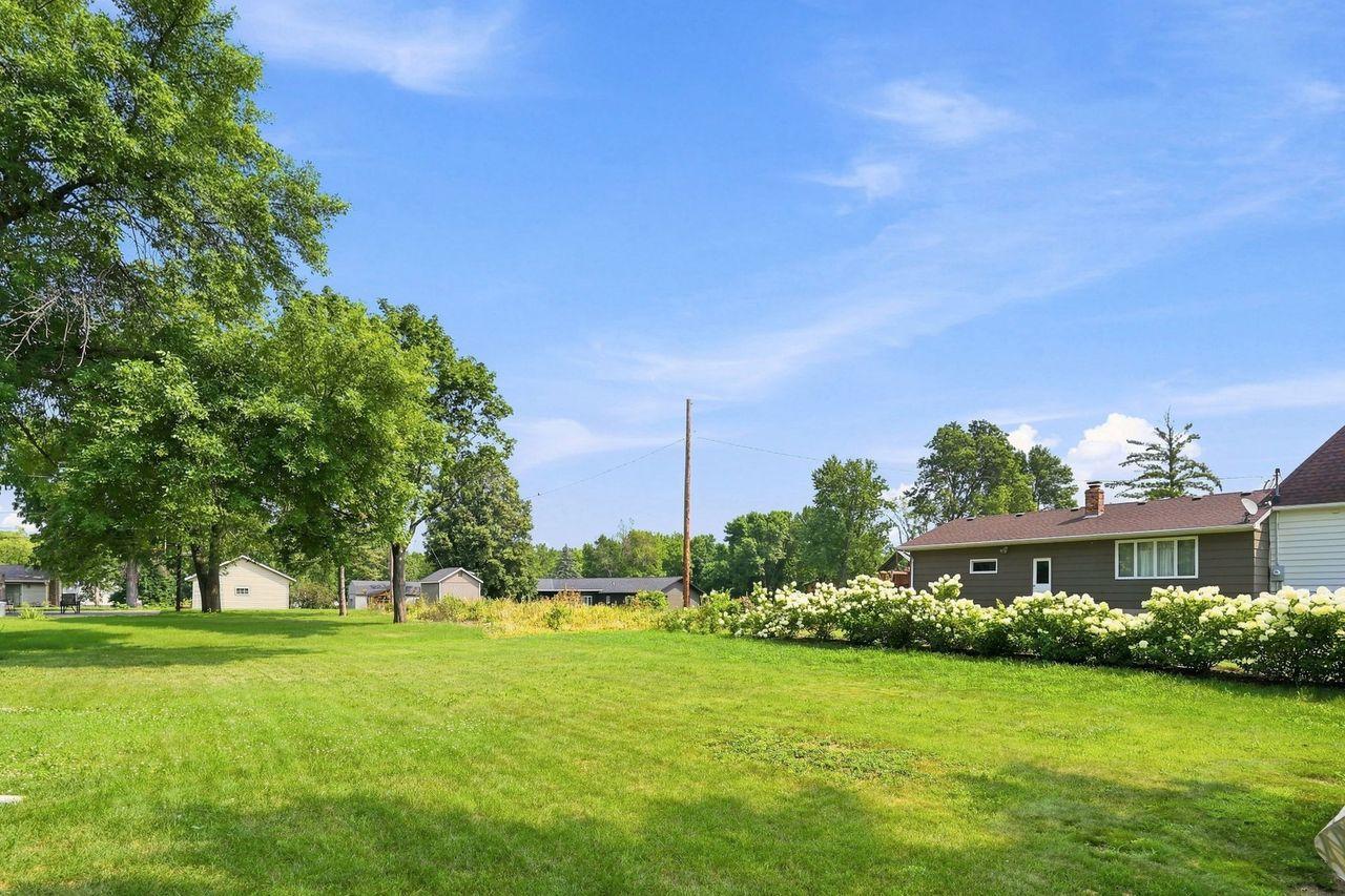 551 6th Street E Property Photo 27