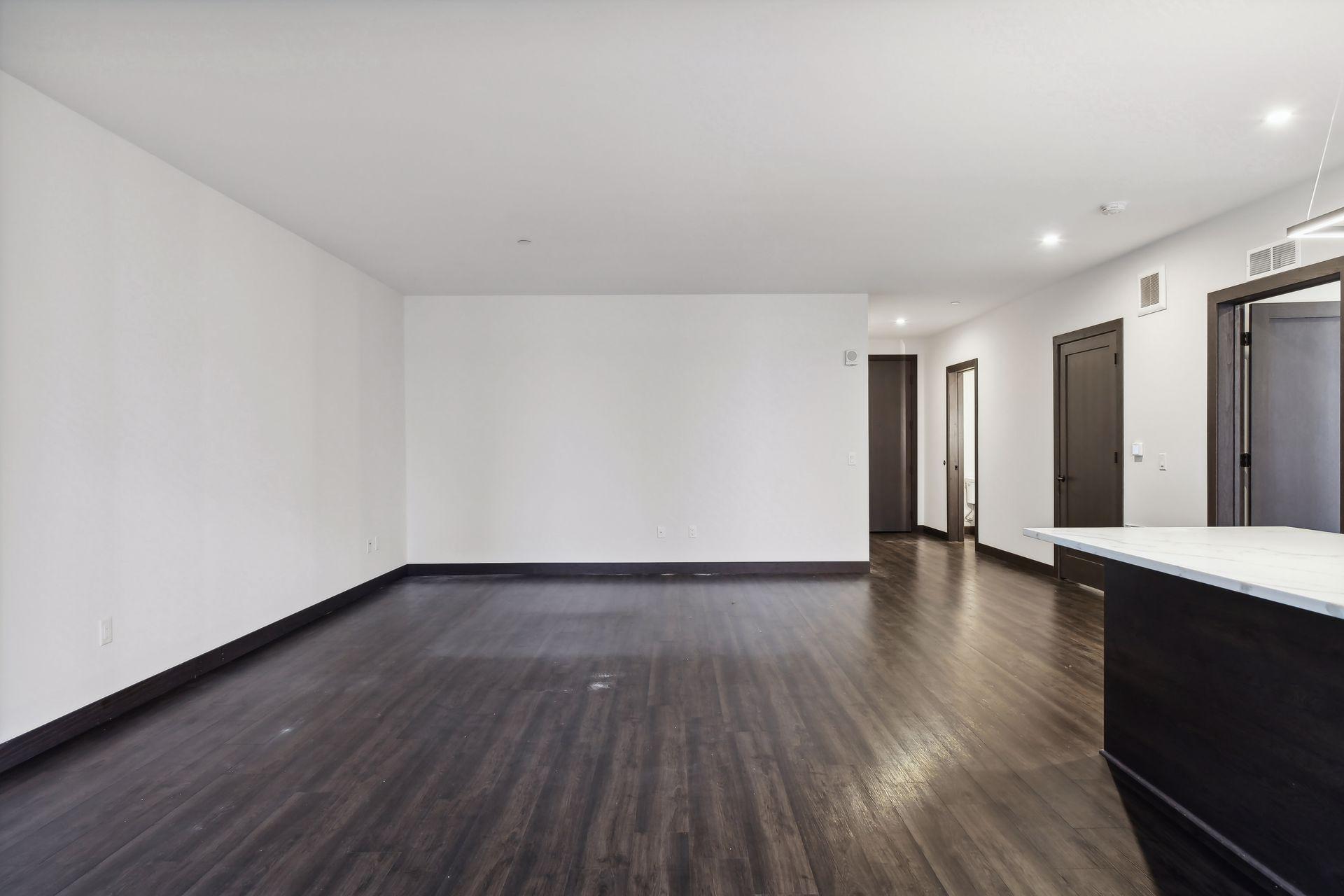 253 Lake Street E 212 Property Photo 8