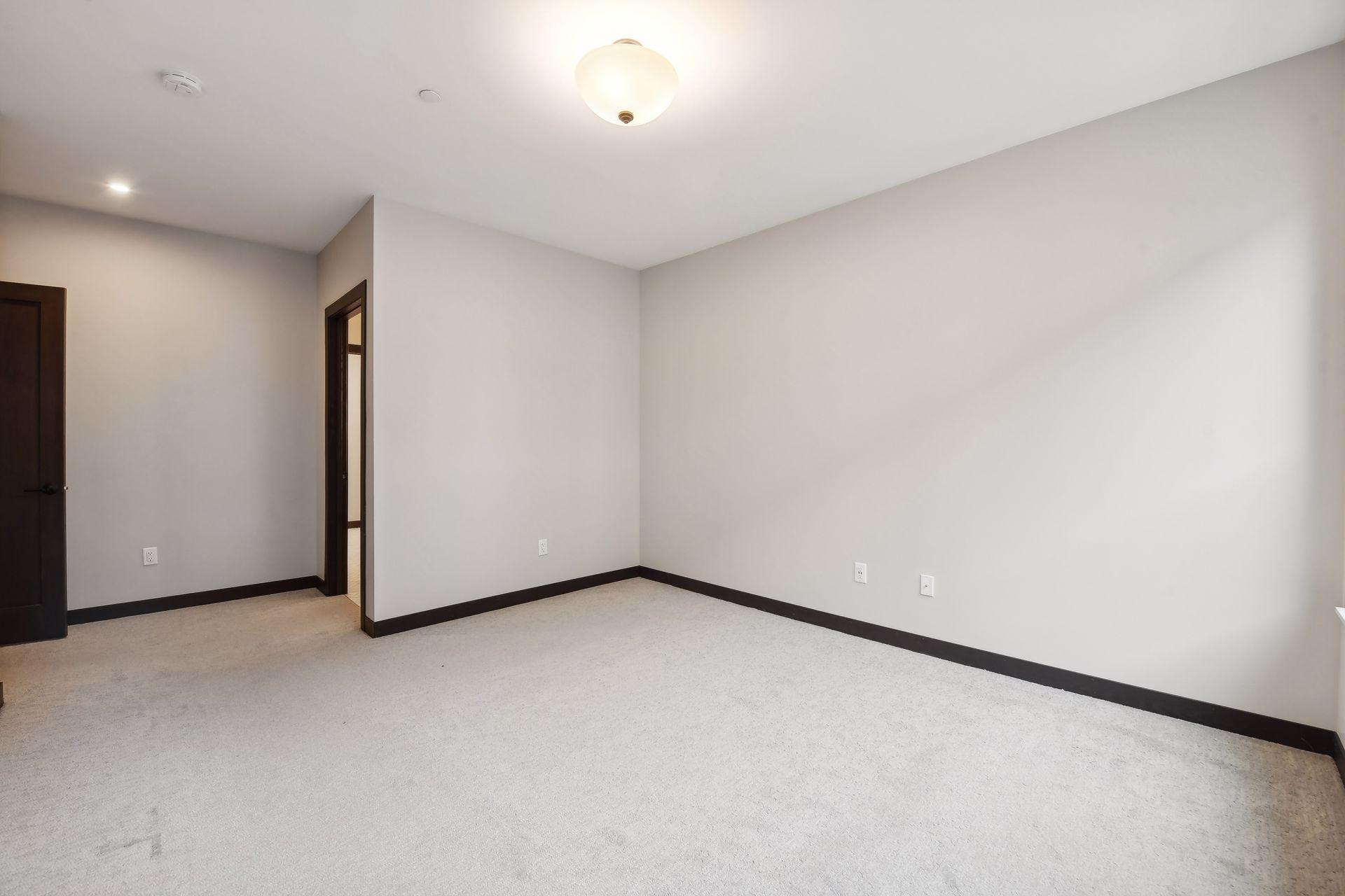 253 Lake Street E 212 Property Photo 18