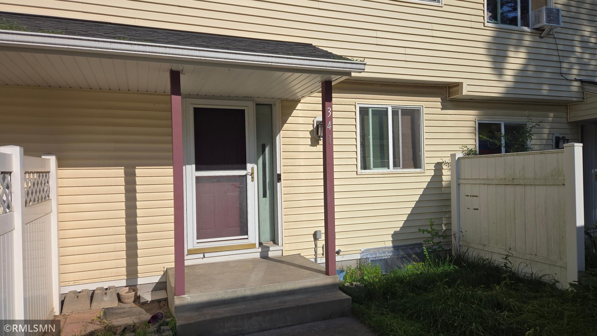 341 Winifred Street E Property Photo 2