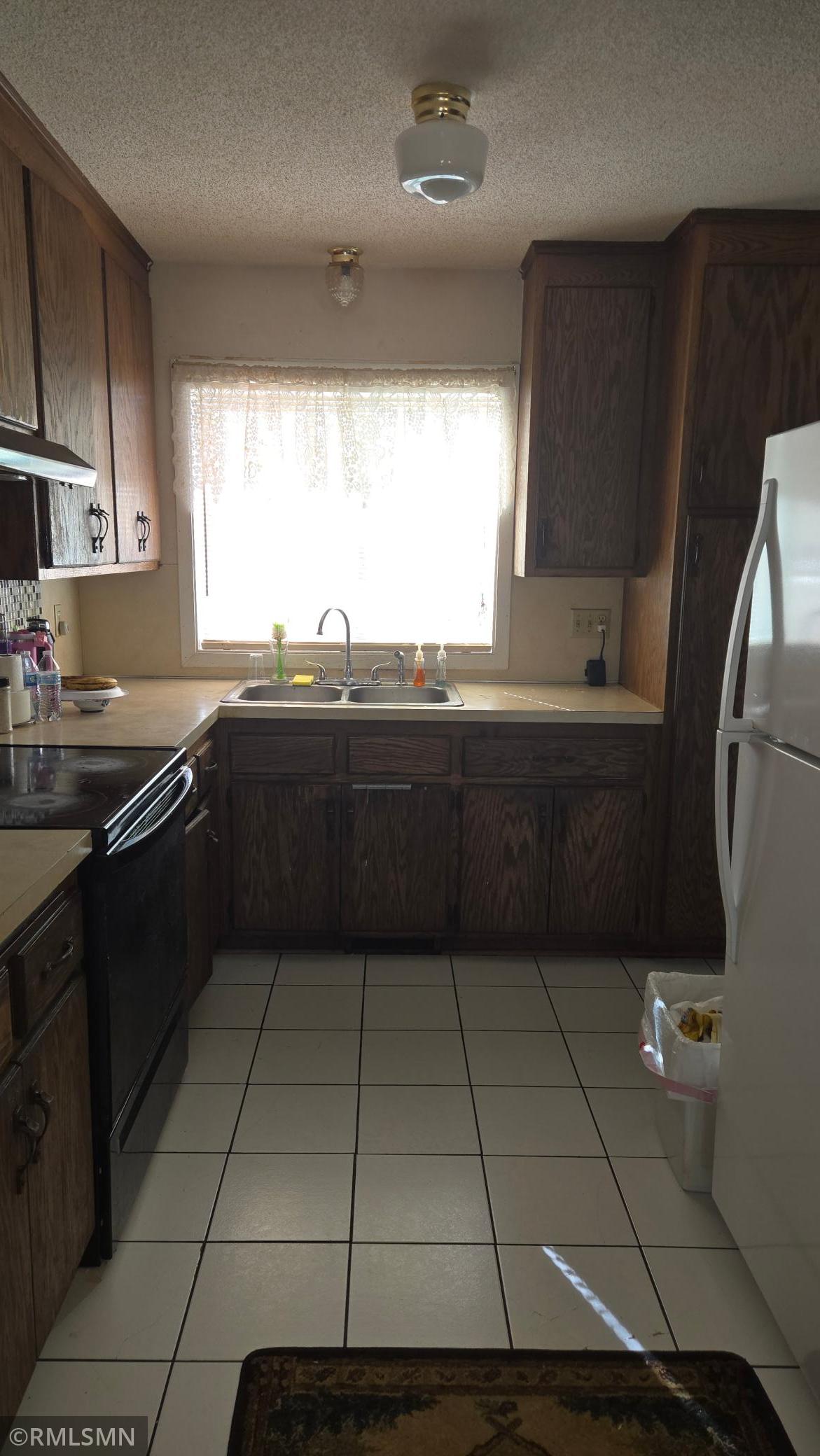 341 Winifred Street E Property Photo 5