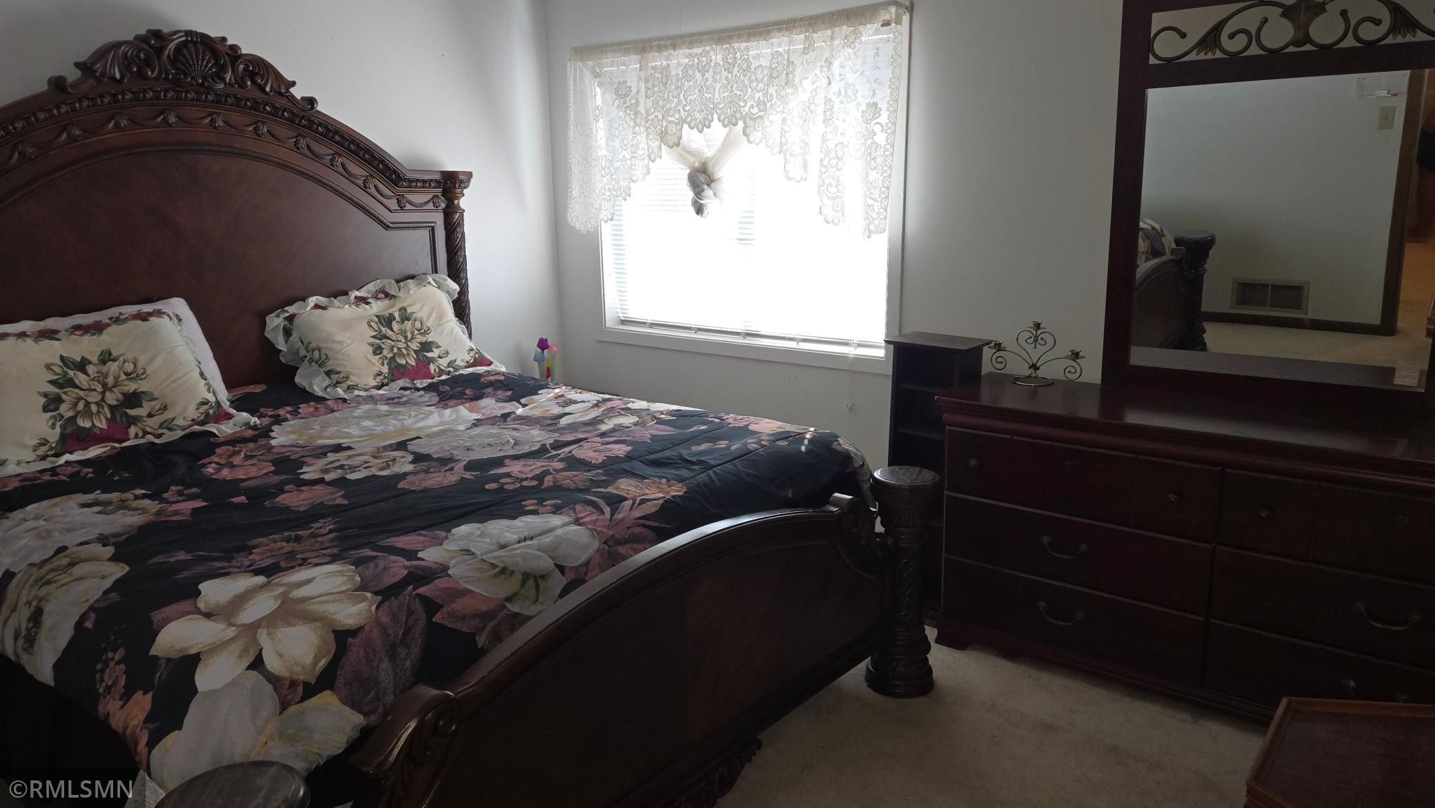 341 Winifred Street E Property Photo 16