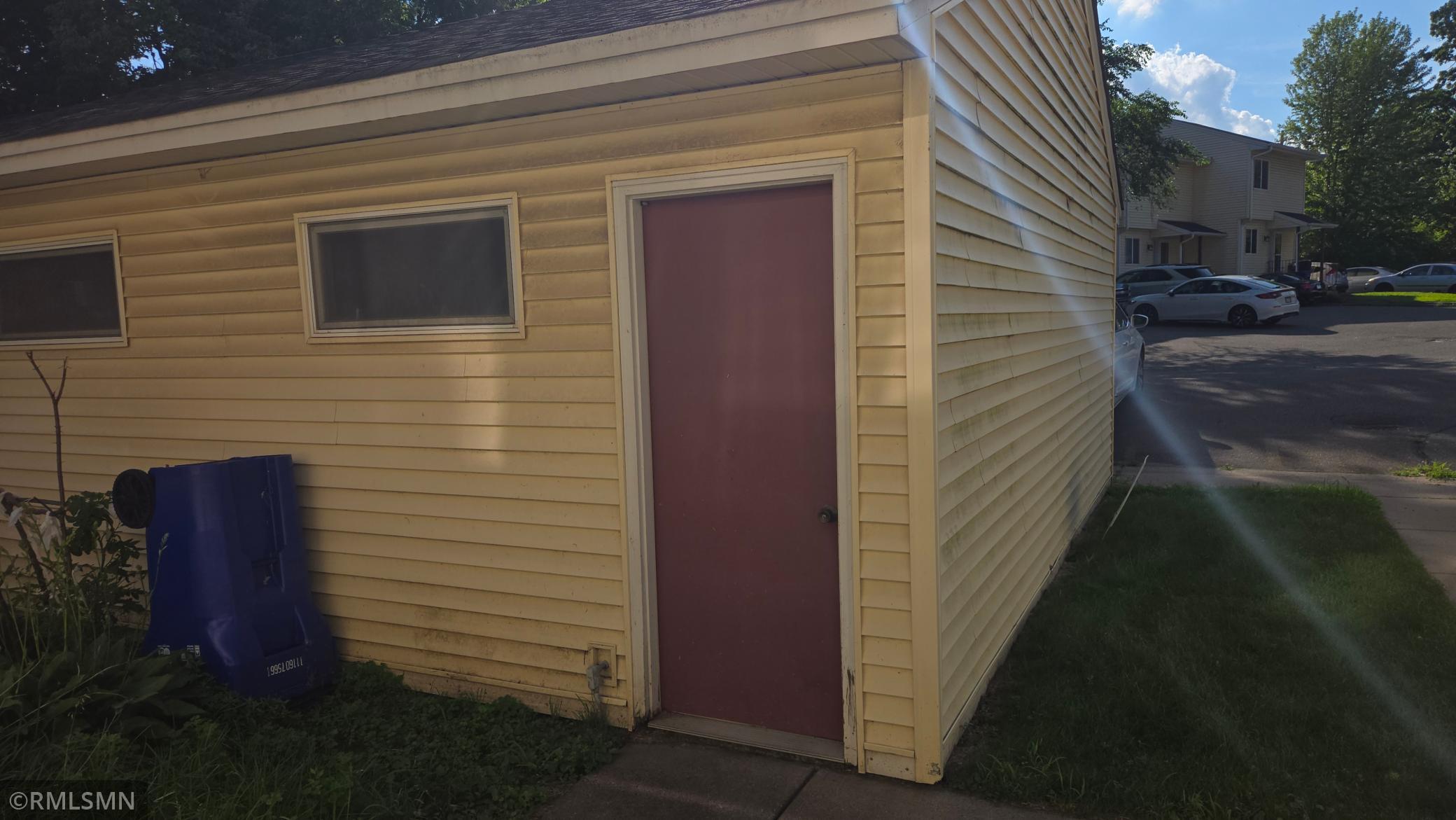 341 Winifred Street E Property Photo 20