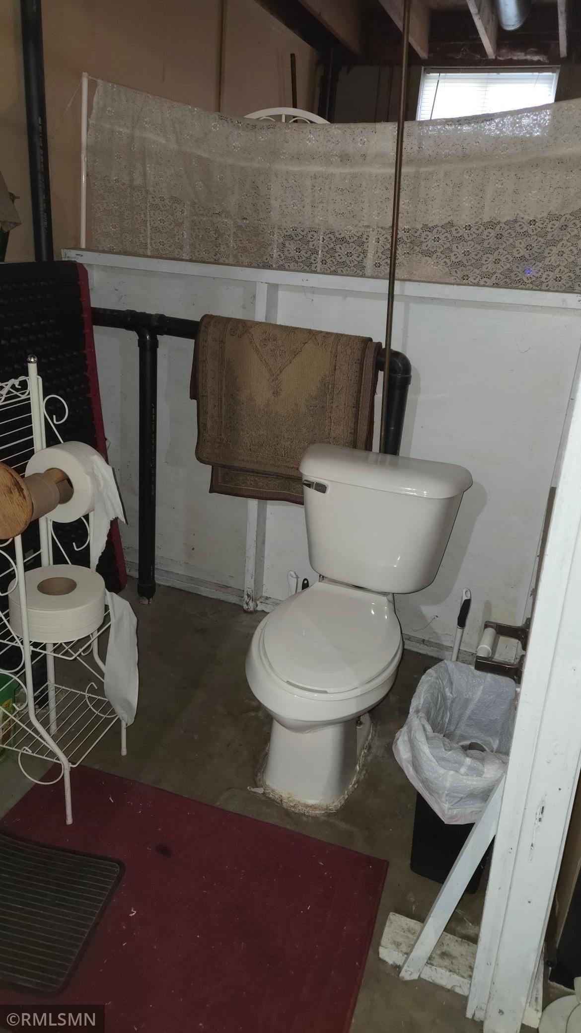 341 Winifred Street E Property Photo 24