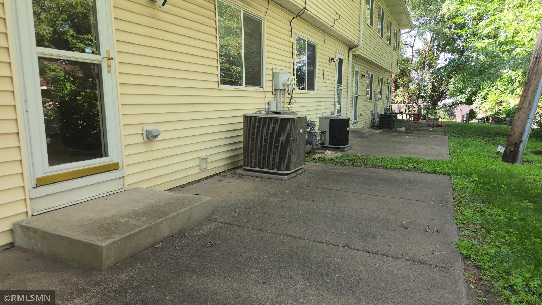 341 Winifred Street E Property Photo 27