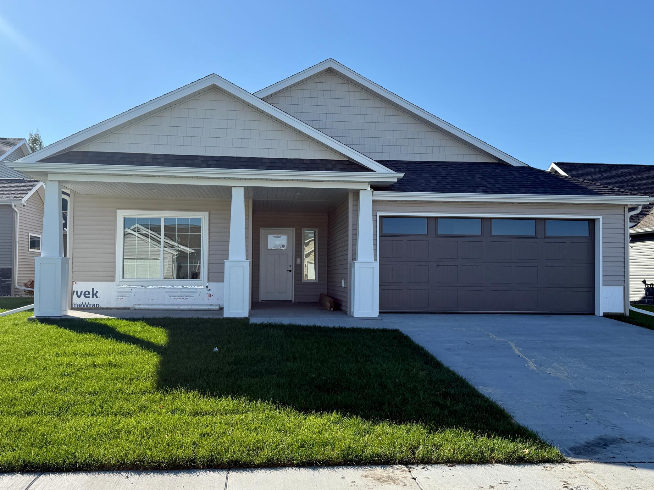415 Westview Lane E Property Photo 1