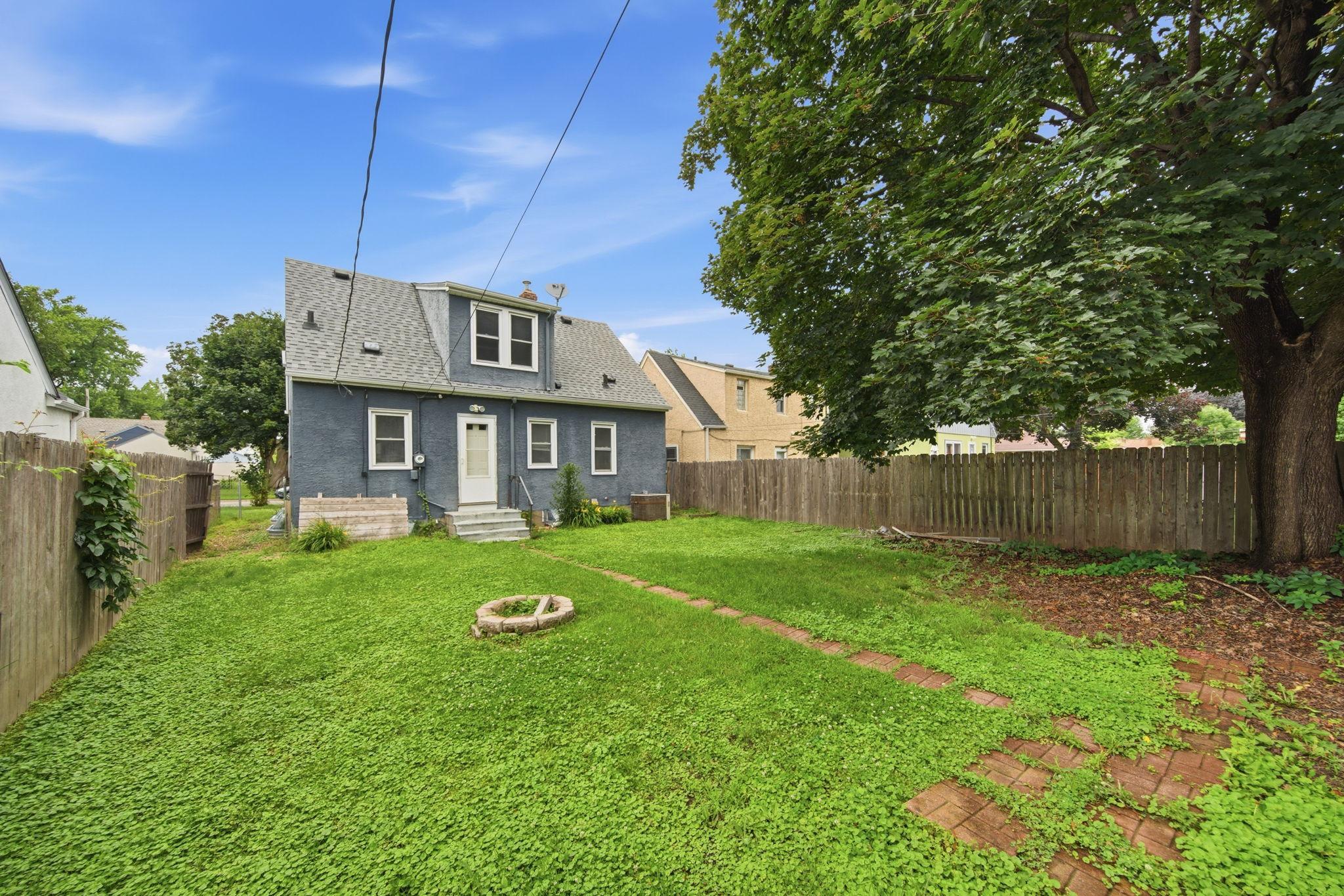 1828 Bush Avenue E Property Photo 5