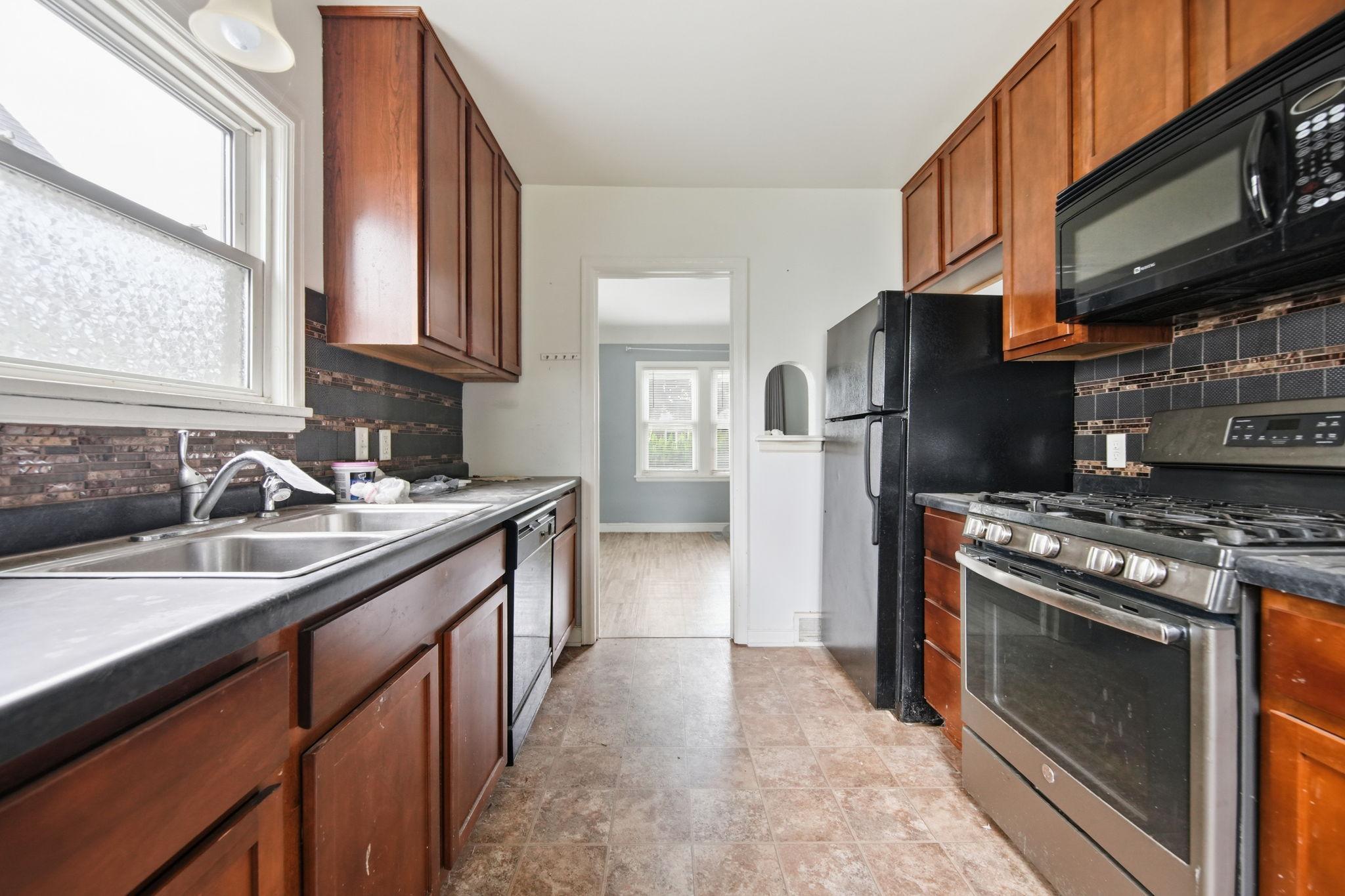 1828 Bush Avenue E Property Photo 7