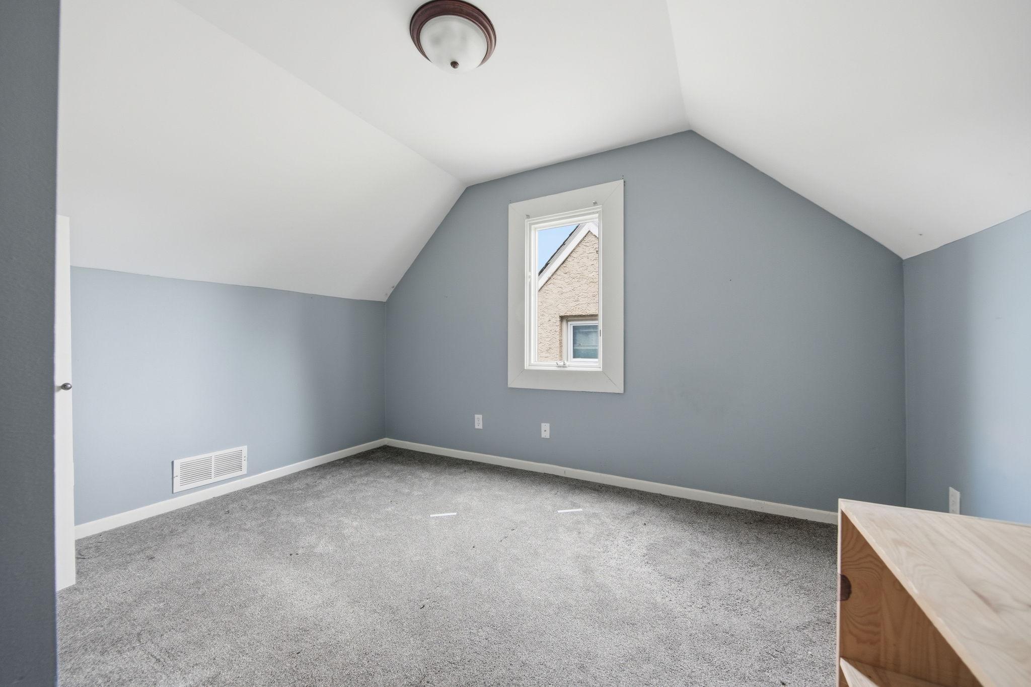 1828 Bush Avenue E Property Photo 16