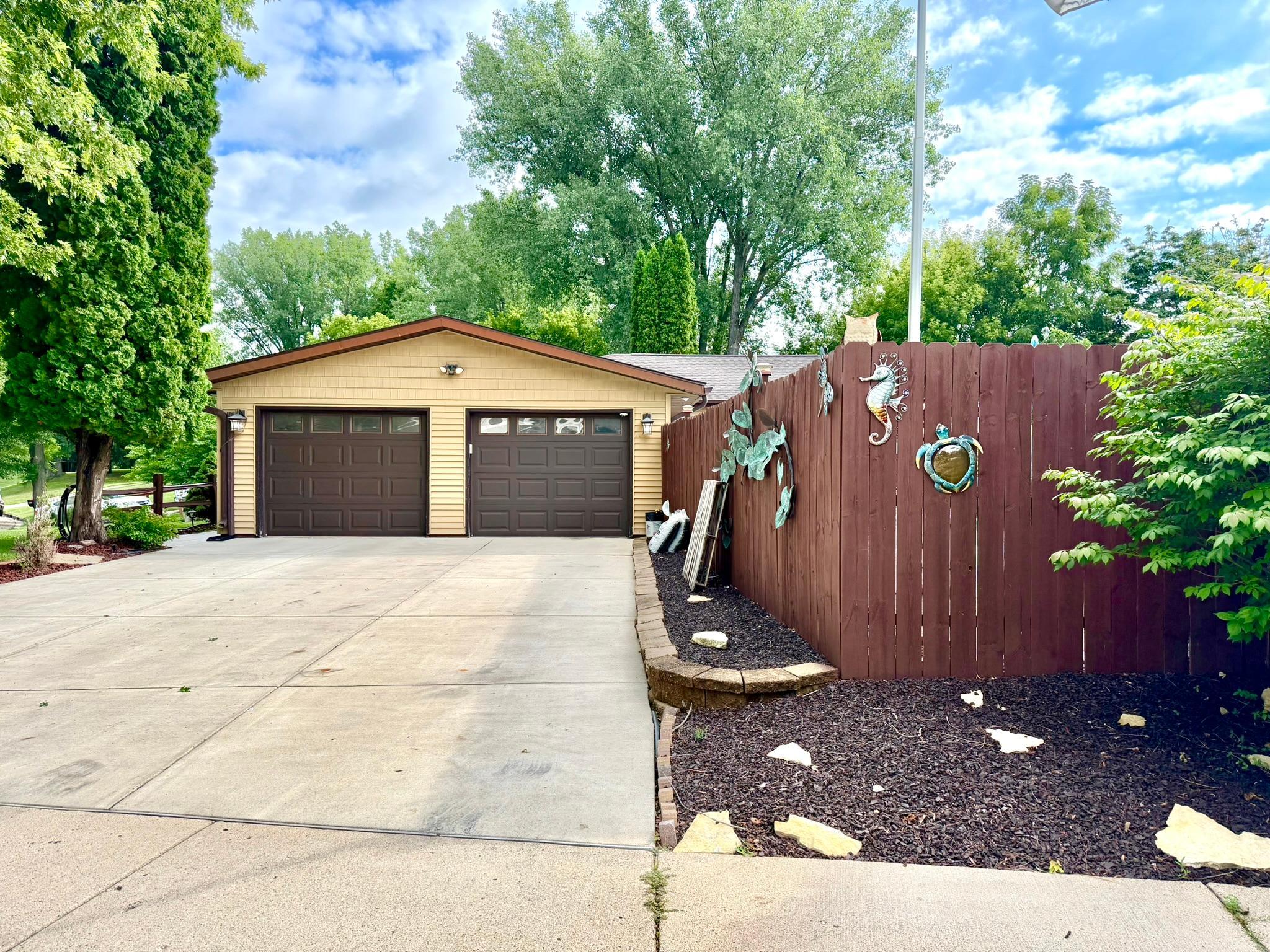 2326 Hallquist Avenue Property Photo 3