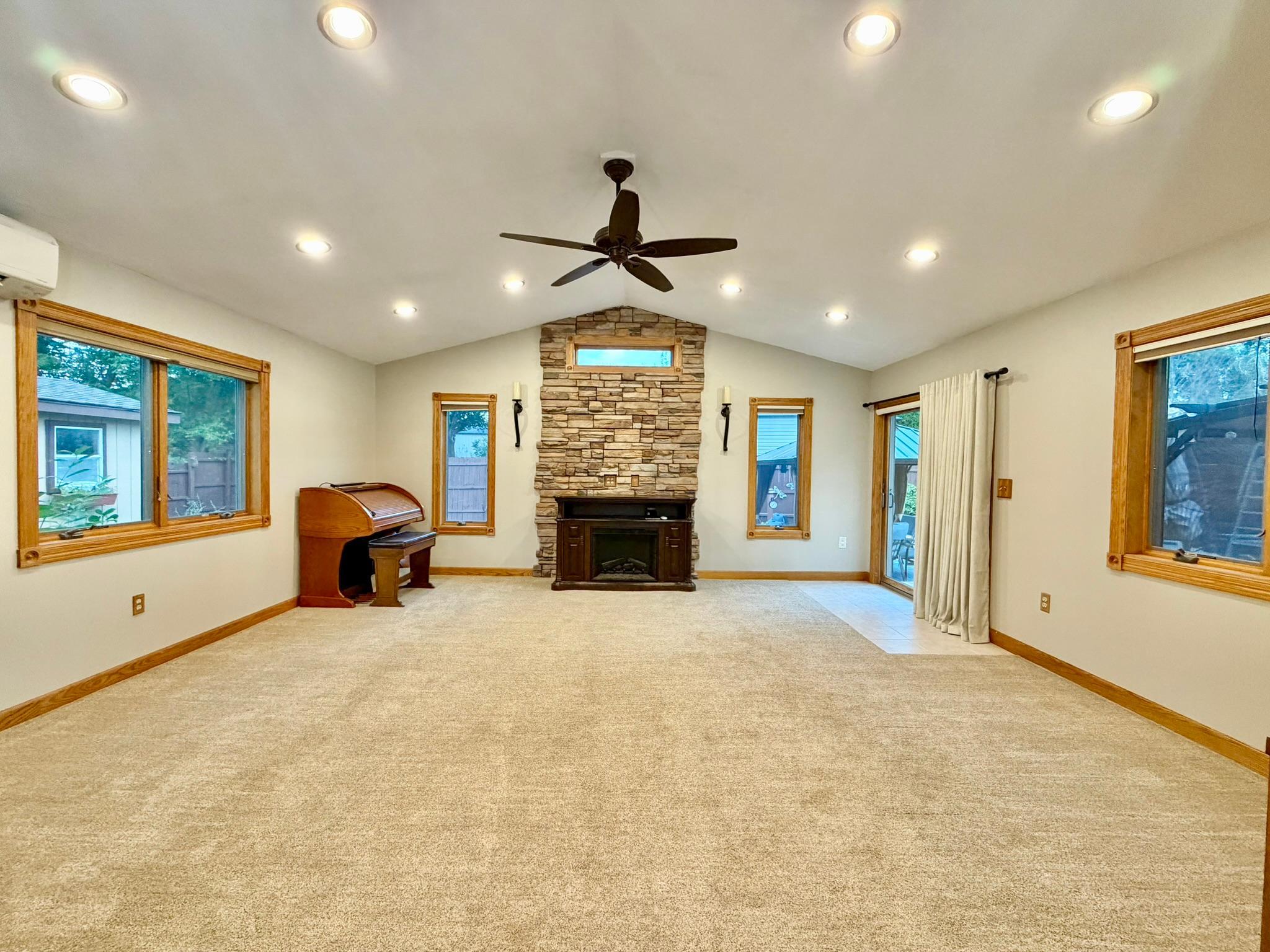 2326 Hallquist Avenue Property Photo 4