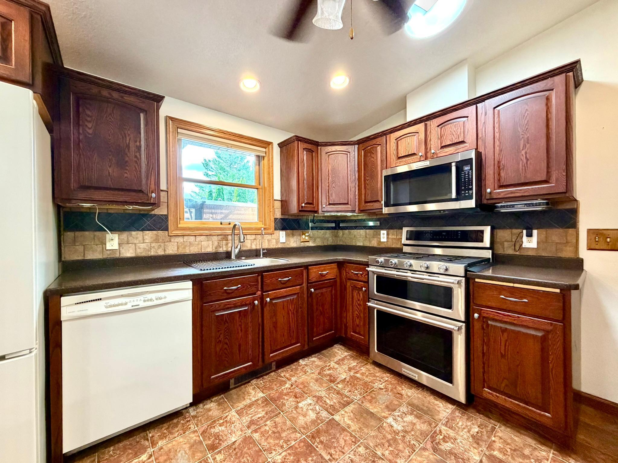 2326 Hallquist Avenue Property Photo 8