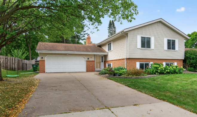 8715 N Brook Avenue N Property Photo 1