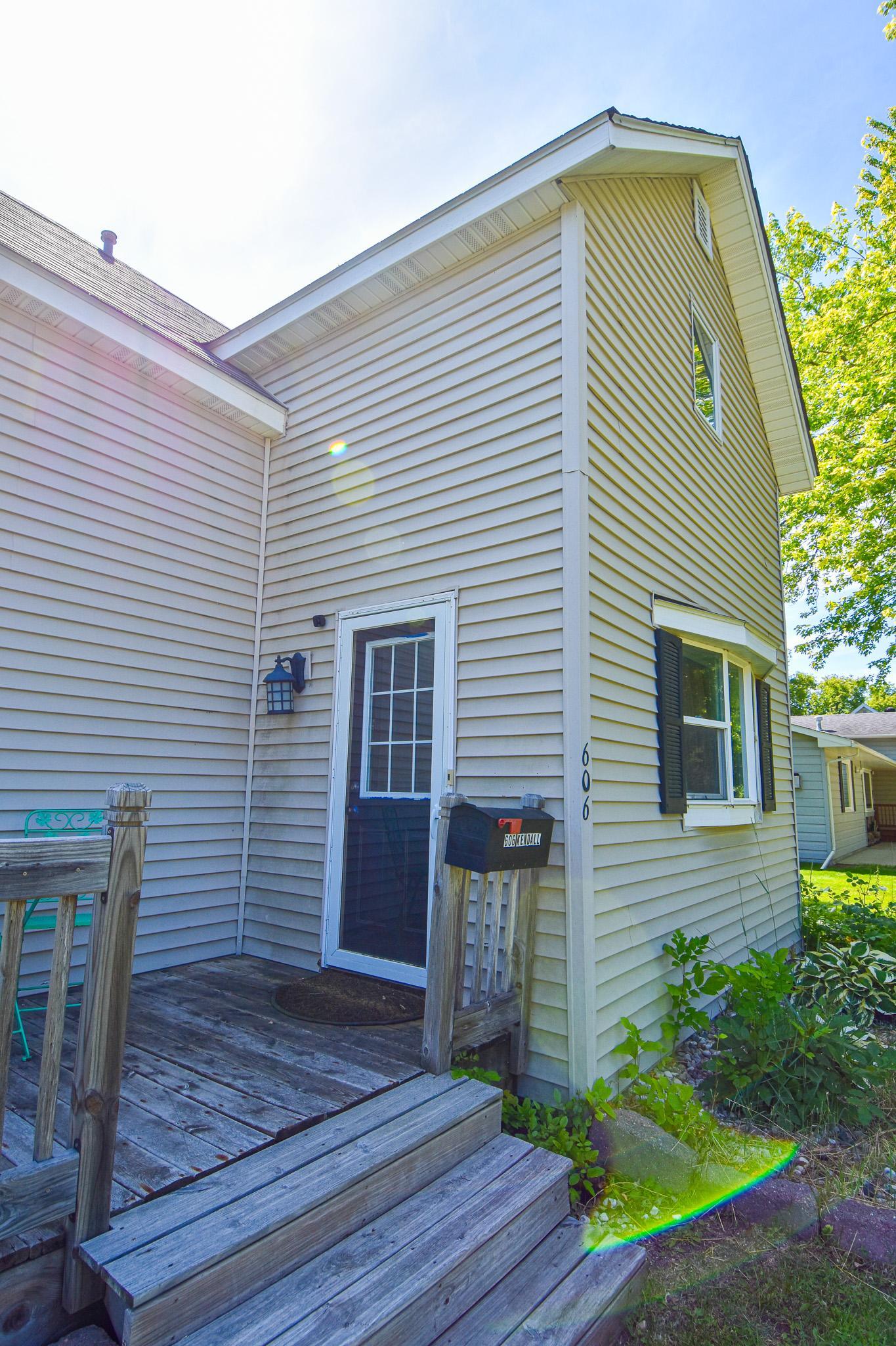 606 Kendall Avenue S Property Photo 3