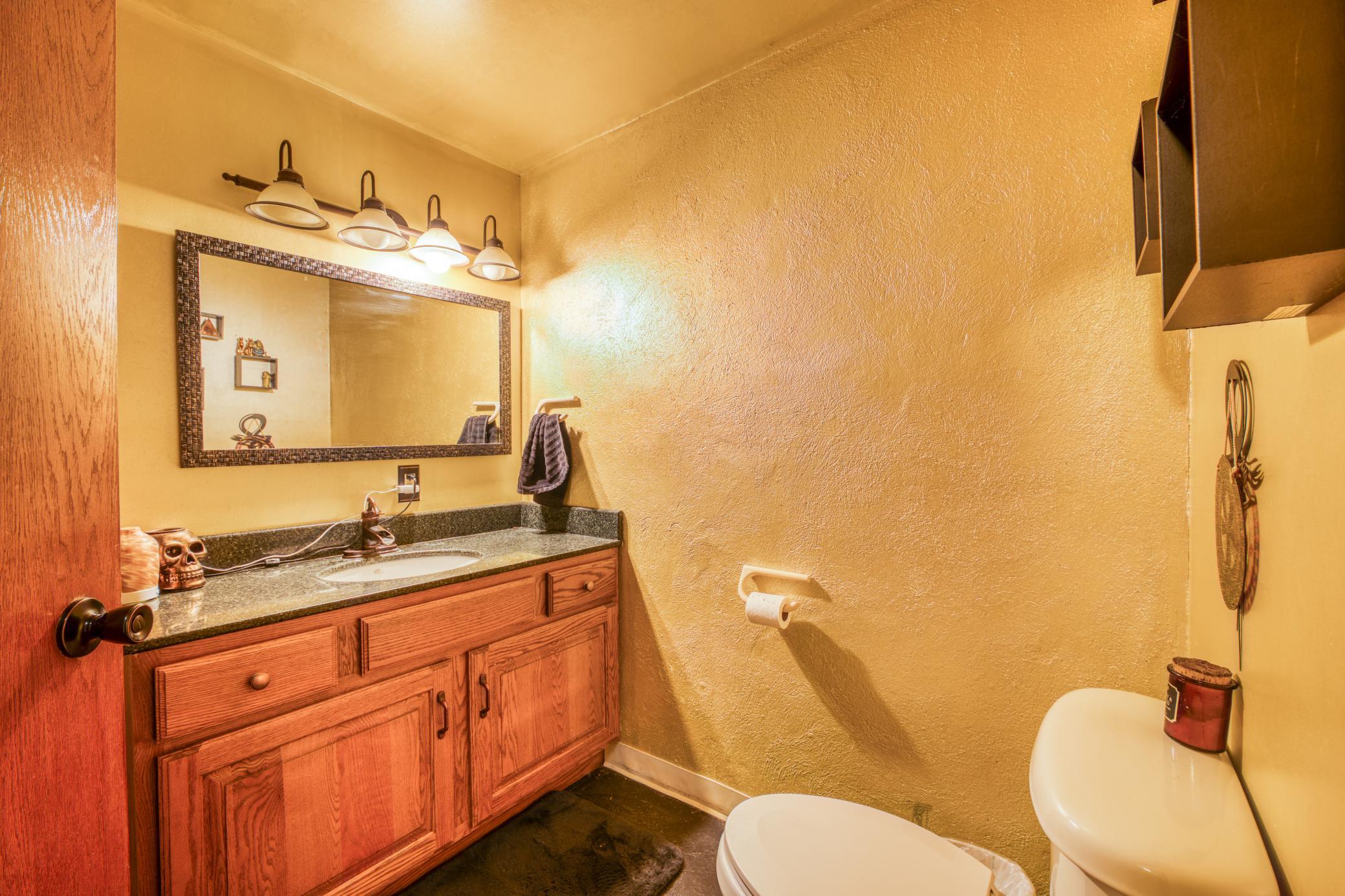 2424 Olympic Street Property Photo 7