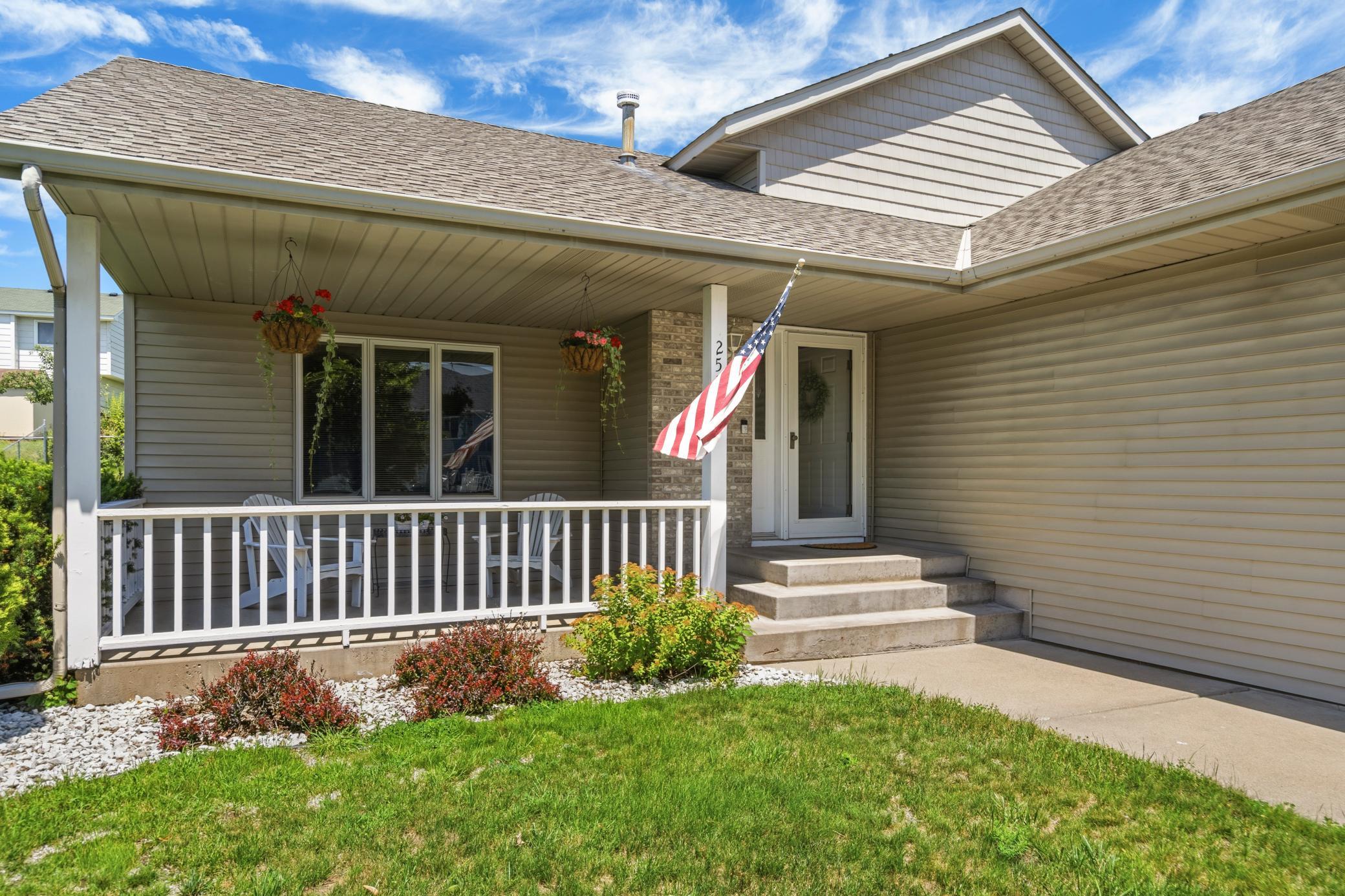 2537 Southcrest Avenue E Property Photo 3