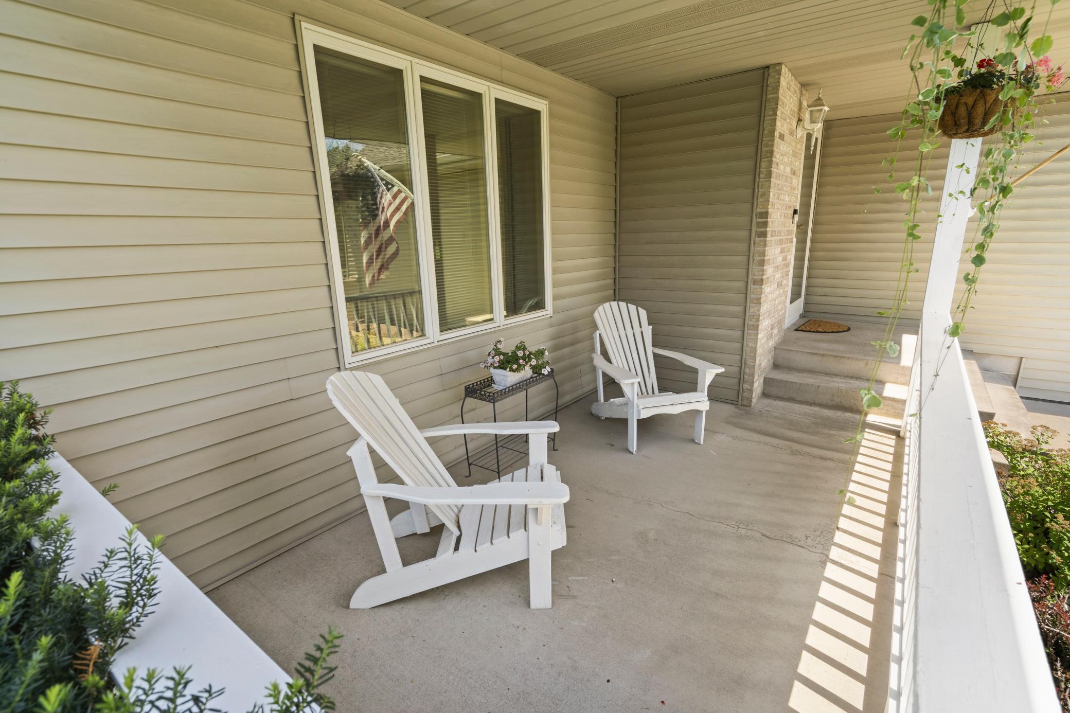 2537 Southcrest Avenue E Property Photo 4
