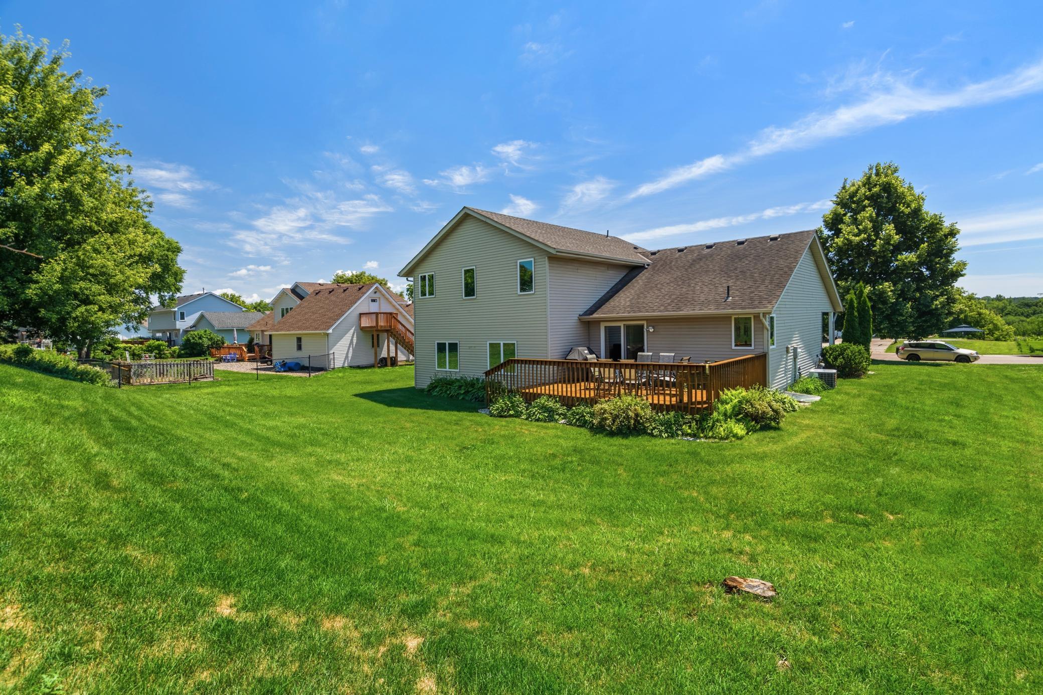 2537 Southcrest Avenue E Property Photo 6