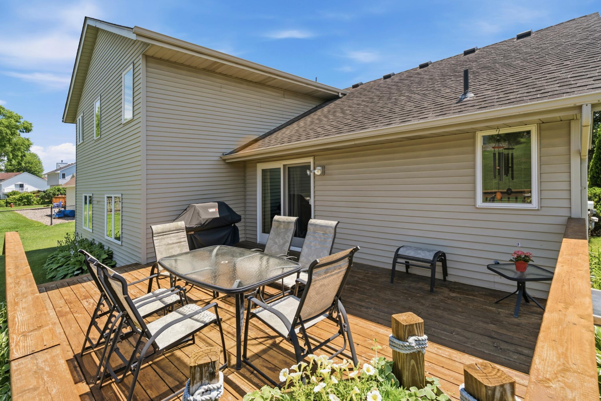 2537 Southcrest Avenue E Property Photo 7