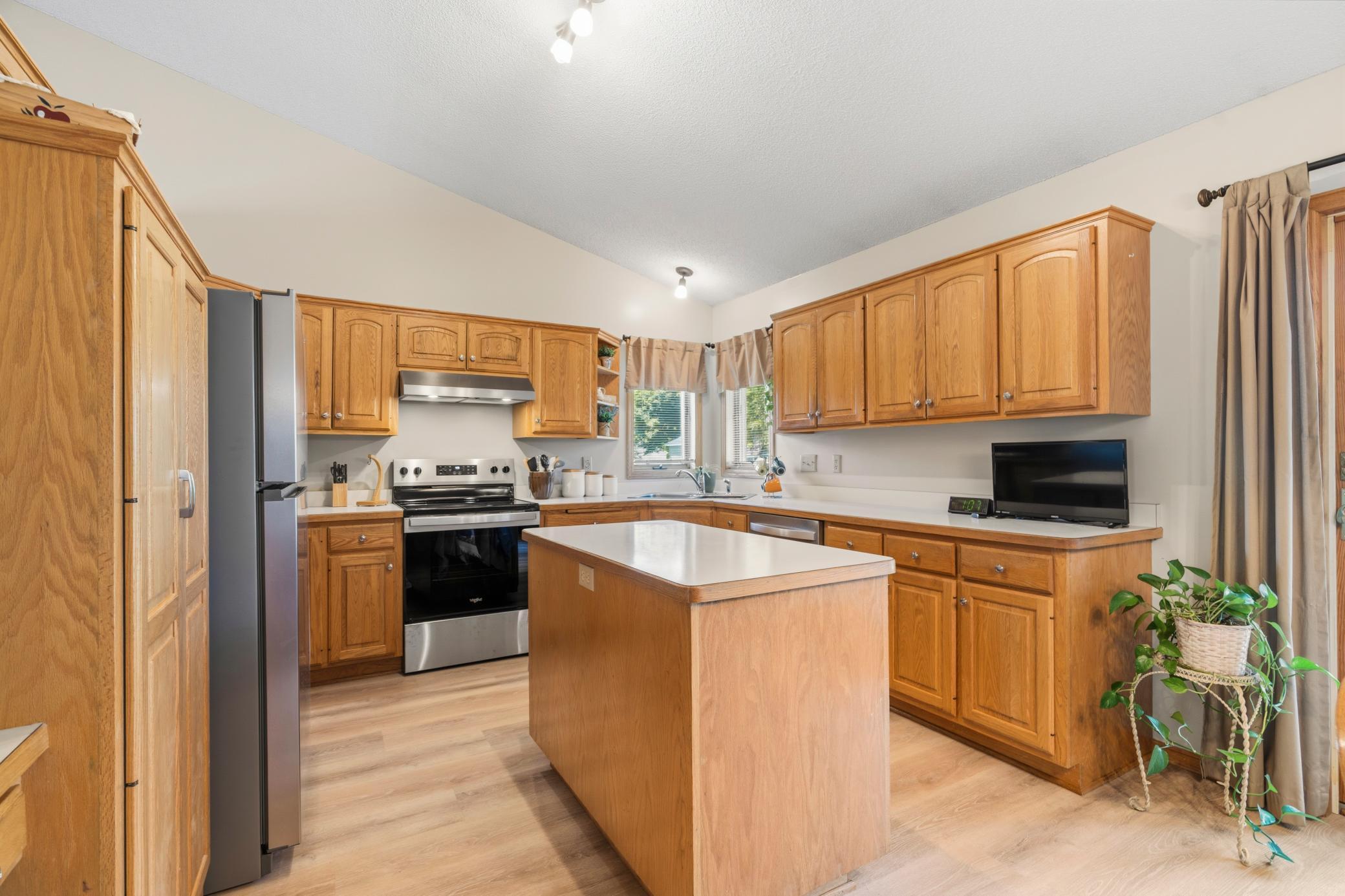 2537 Southcrest Avenue E Property Photo 16
