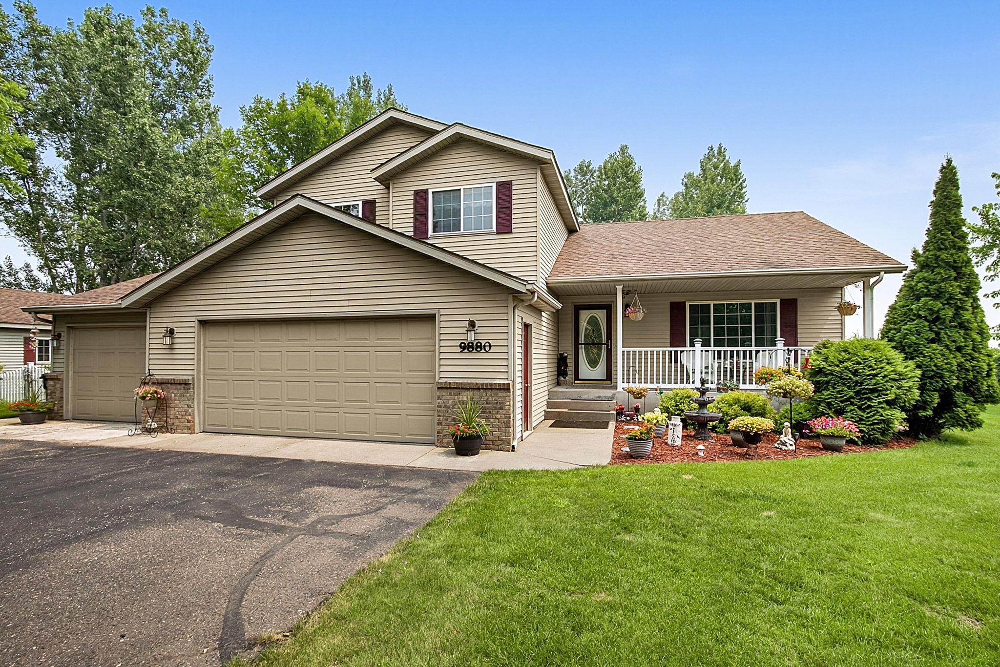 9880 Ne River Road Property Photo 3