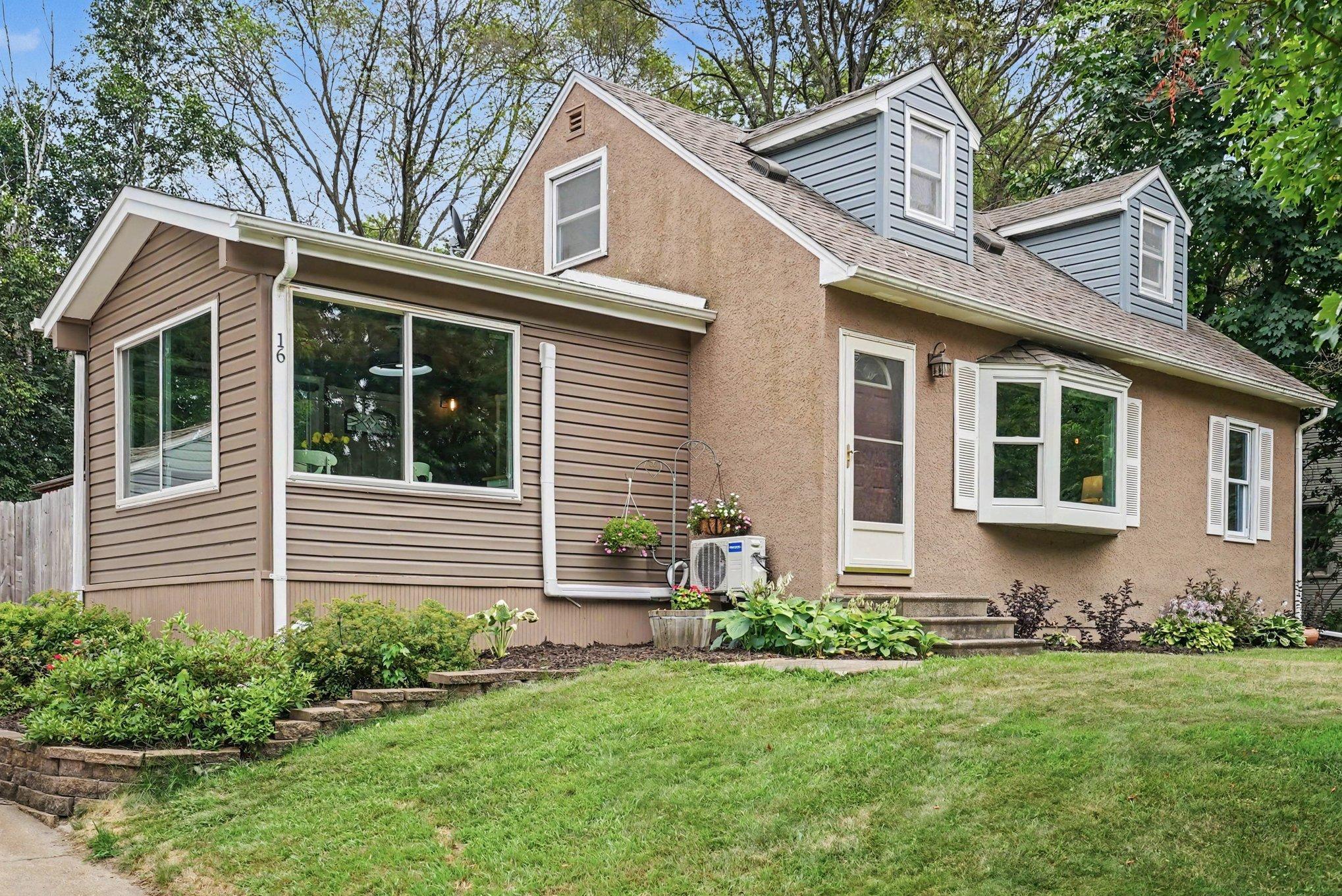 16 Circle Drive Property Photo 2