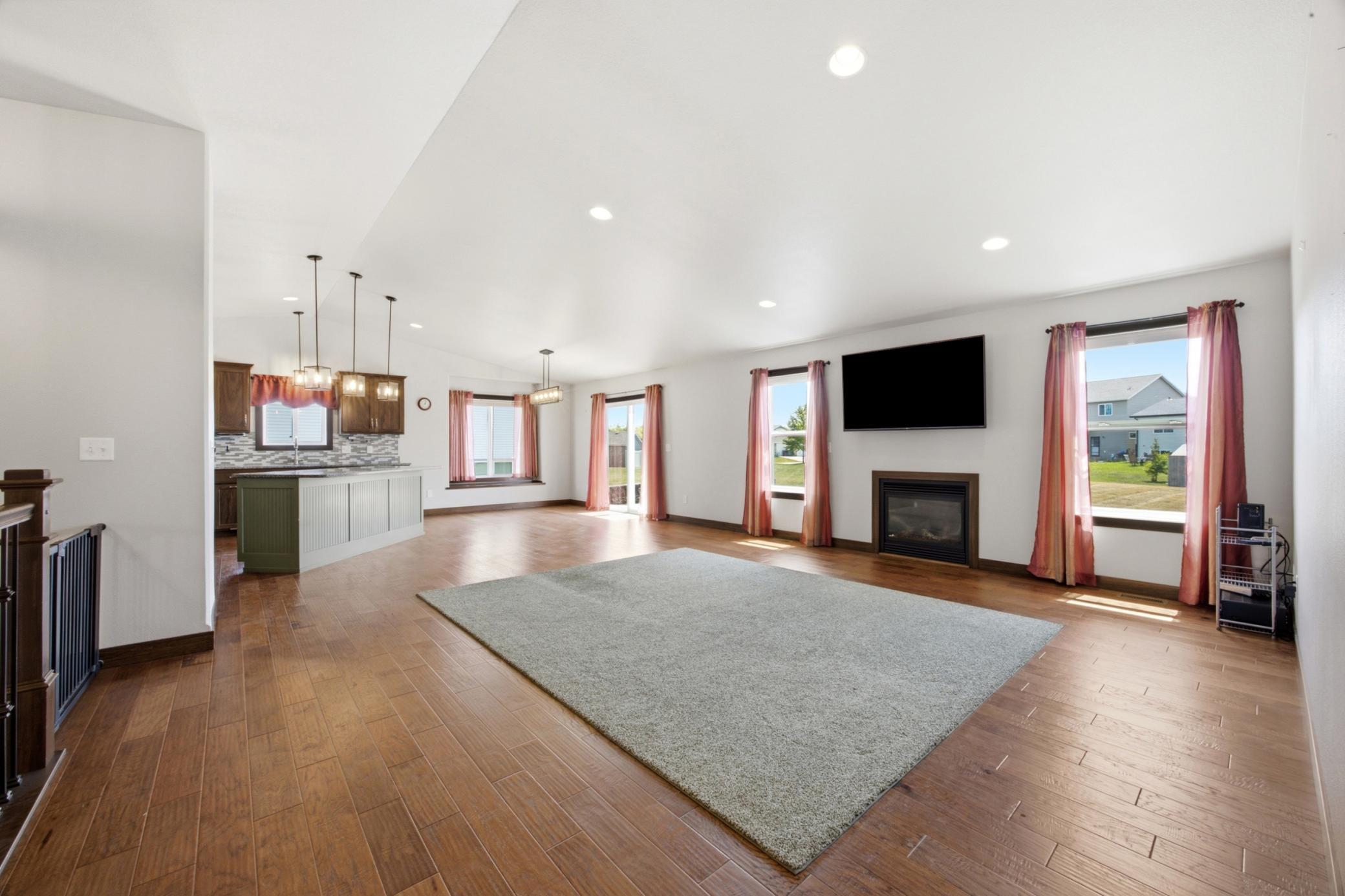 3779 Bell Boulevard E Property Photo 6