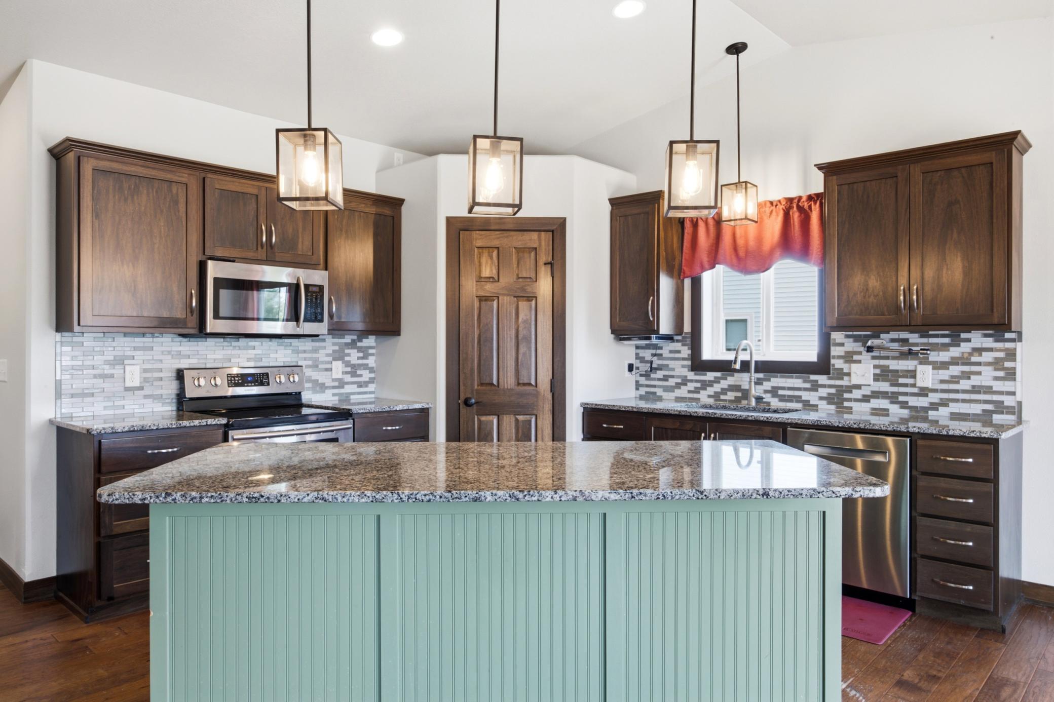 3779 Bell Boulevard E Property Photo 10