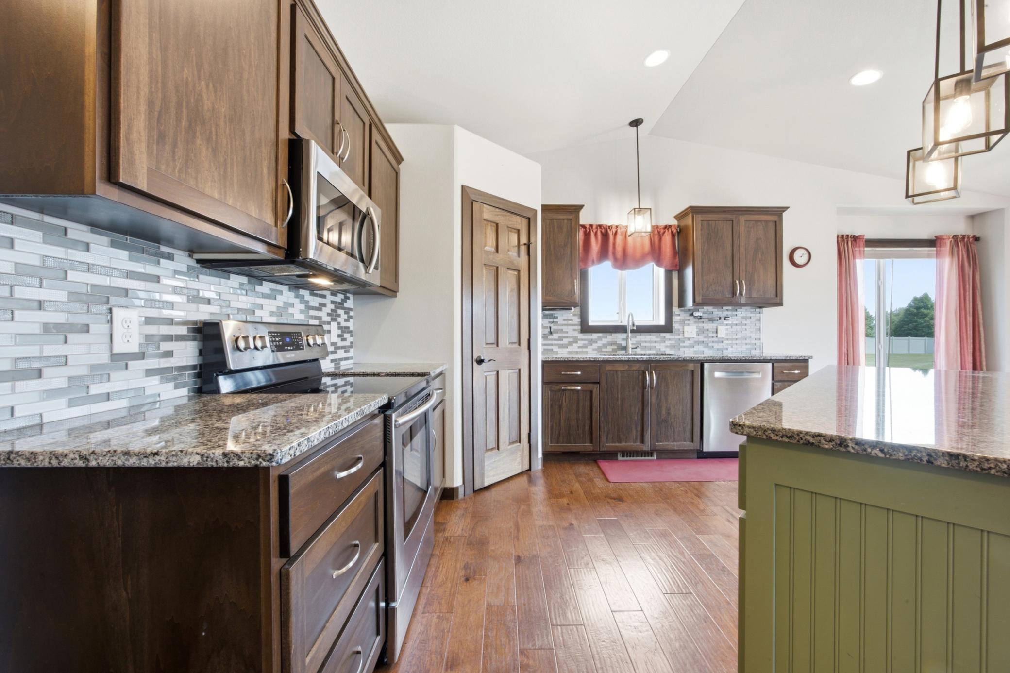 3779 Bell Boulevard E Property Photo 12