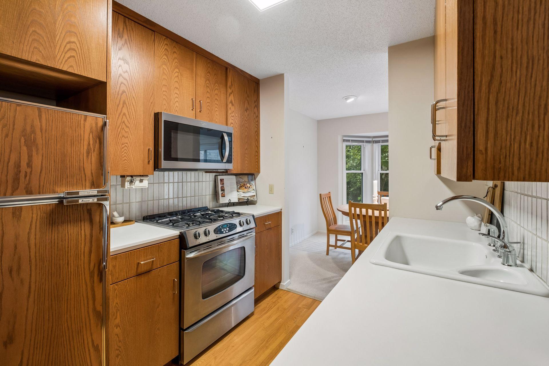 1926 Dupont Avenue S Property Photo 5