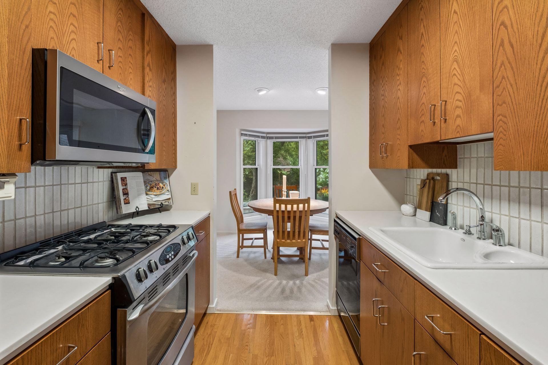 1926 Dupont Avenue S Property Photo 6
