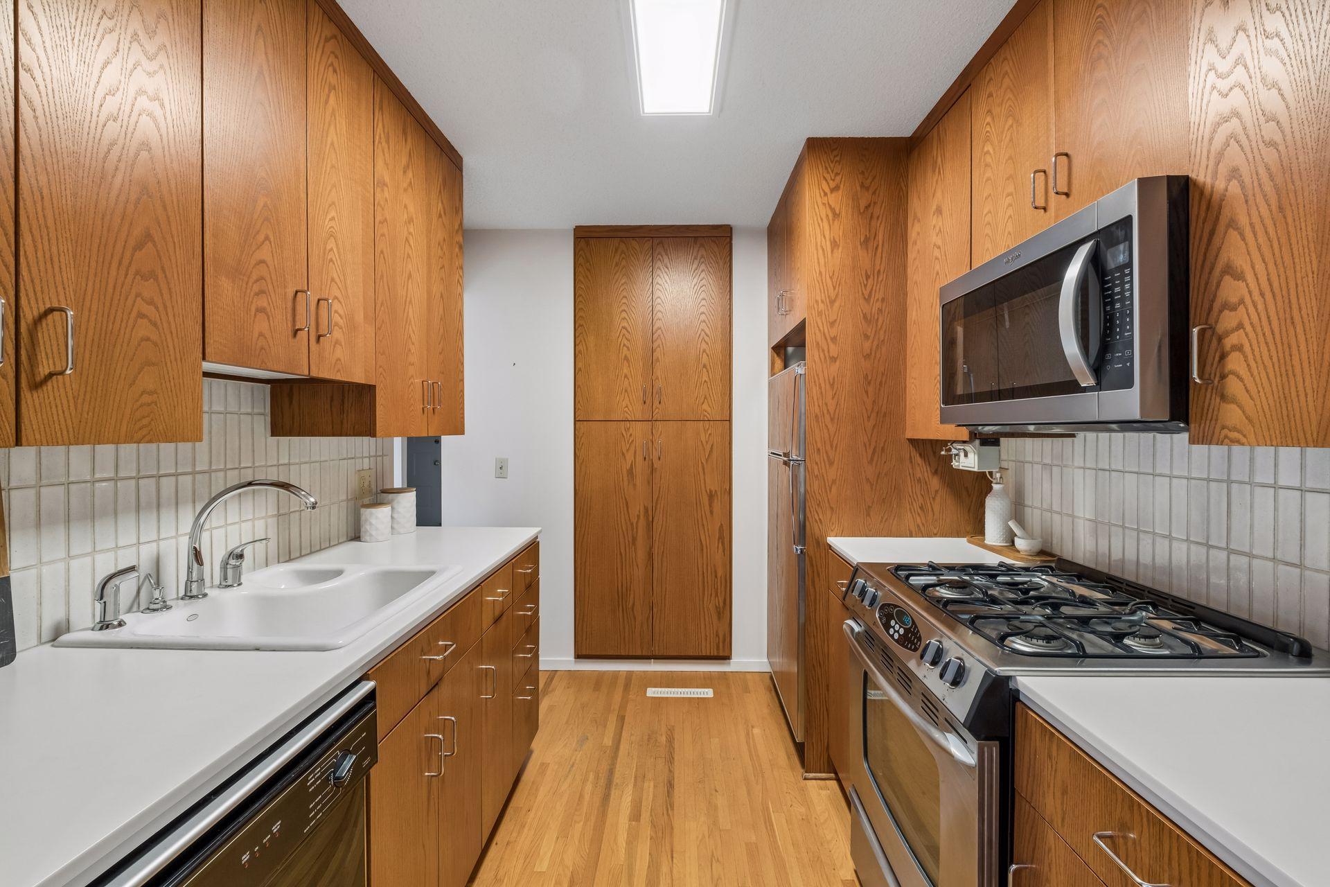 1926 Dupont Avenue S Property Photo 7
