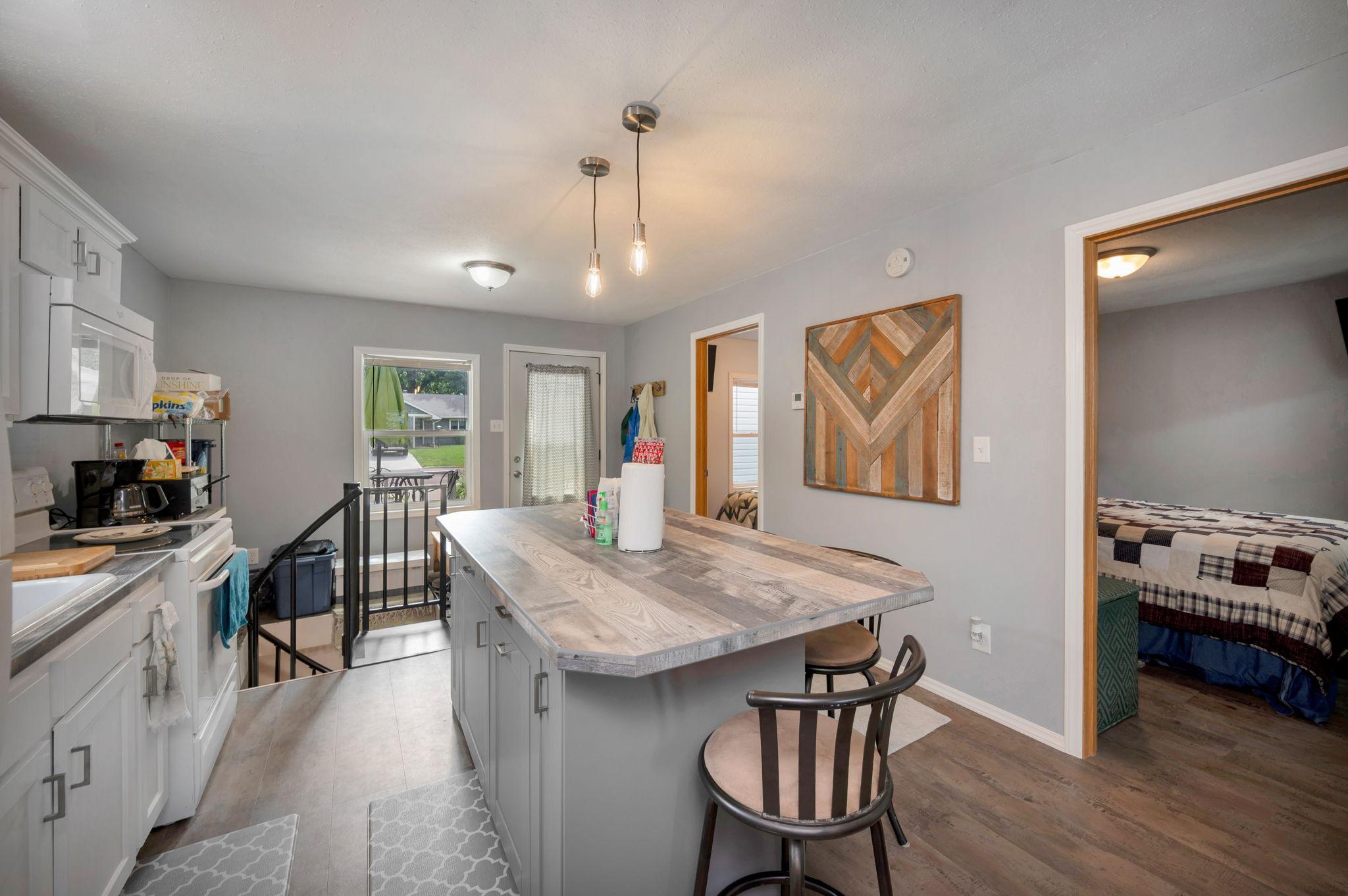 358 E Amber Lake Drive Property Photo 6