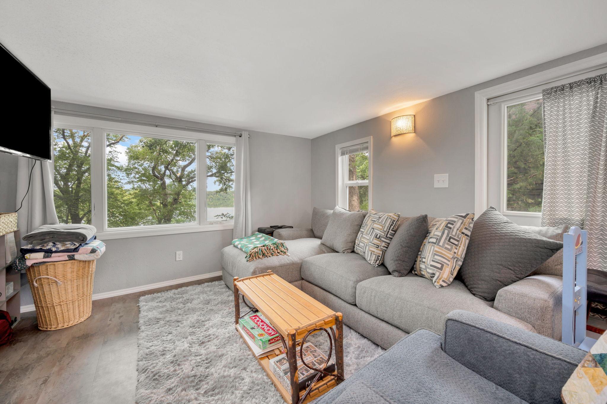 358 E Amber Lake Drive Property Photo 8