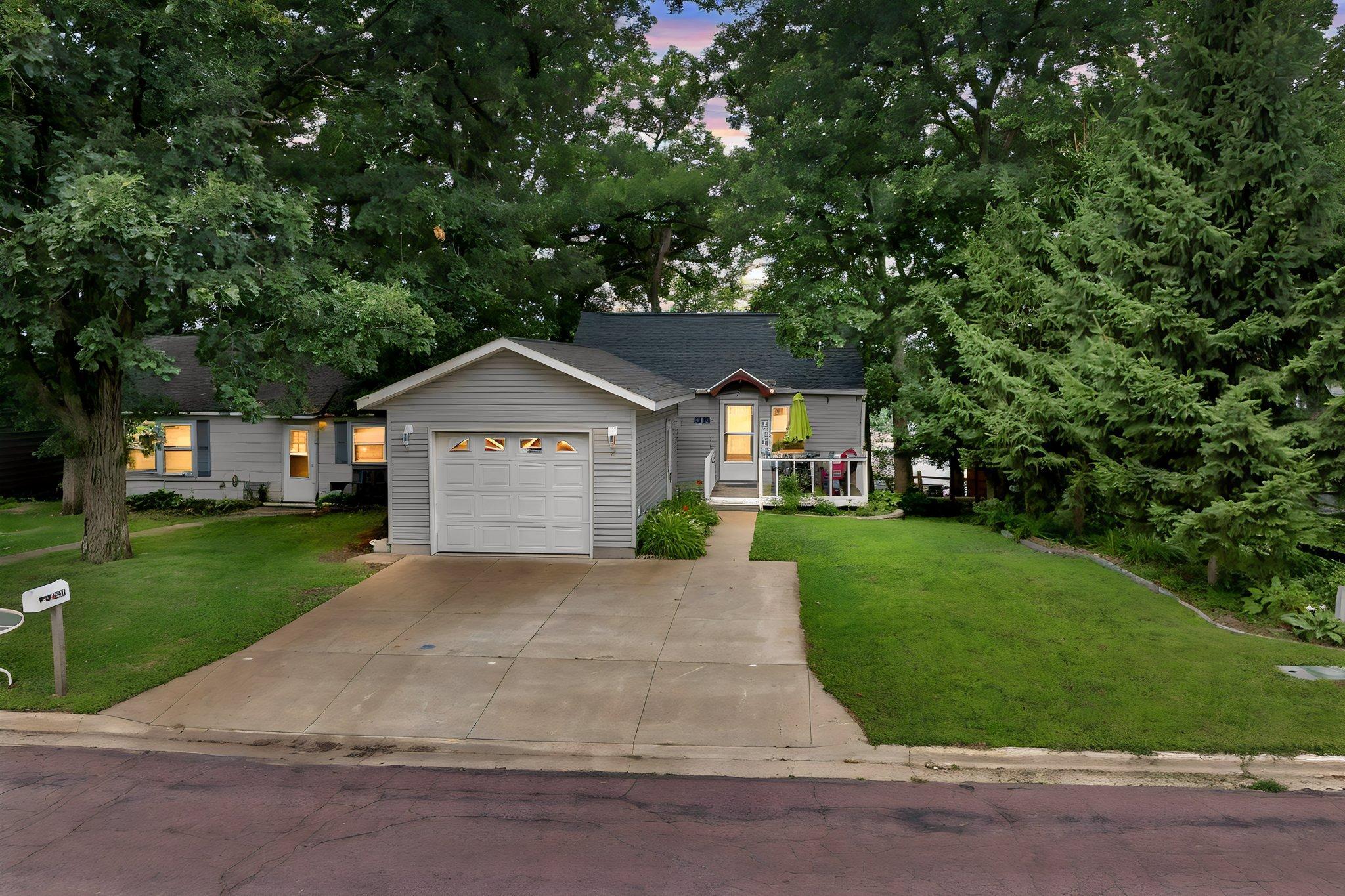 358 E Amber Lake Drive Property Photo 33