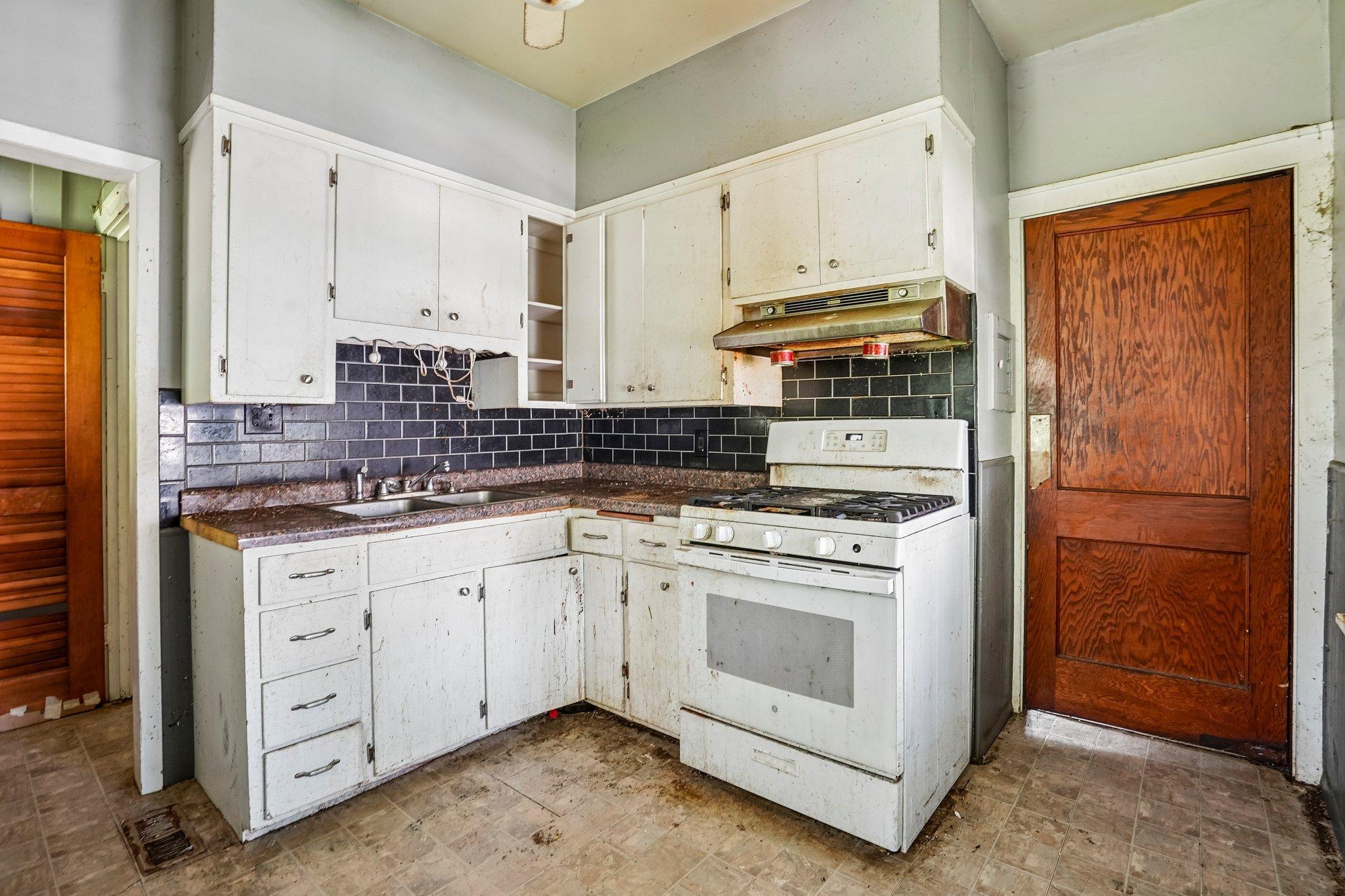 1615 7th Street E Property Photo 2