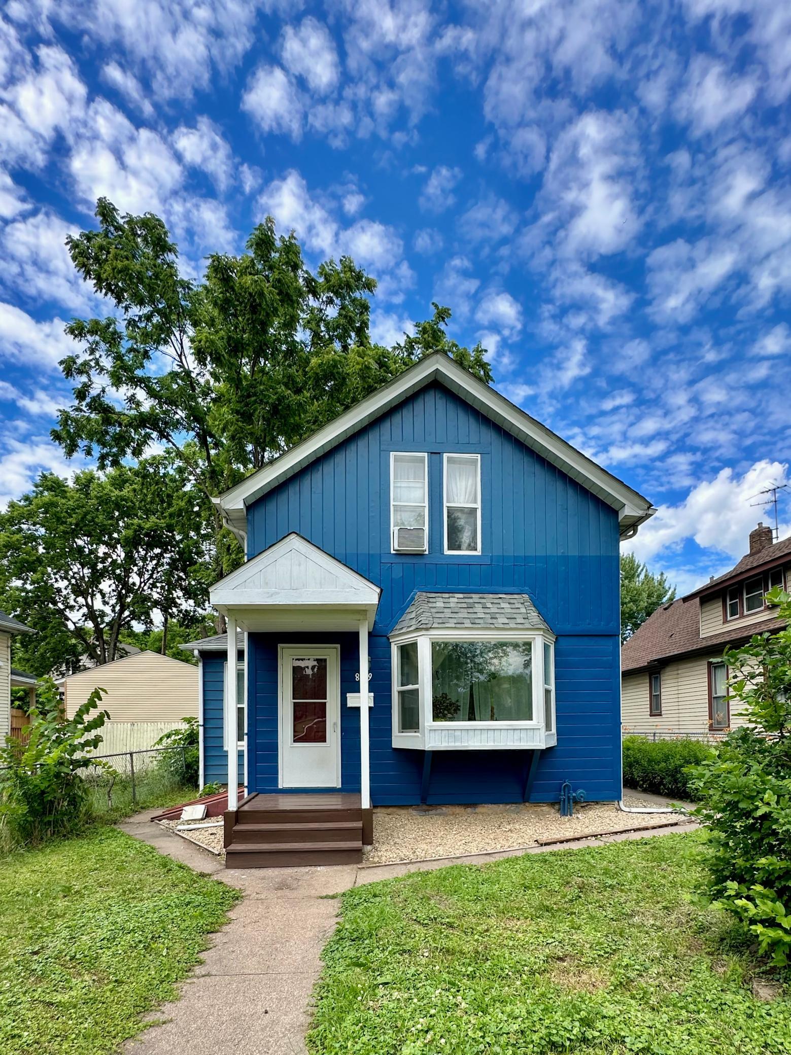 859 Conway Street E Property Photo 1