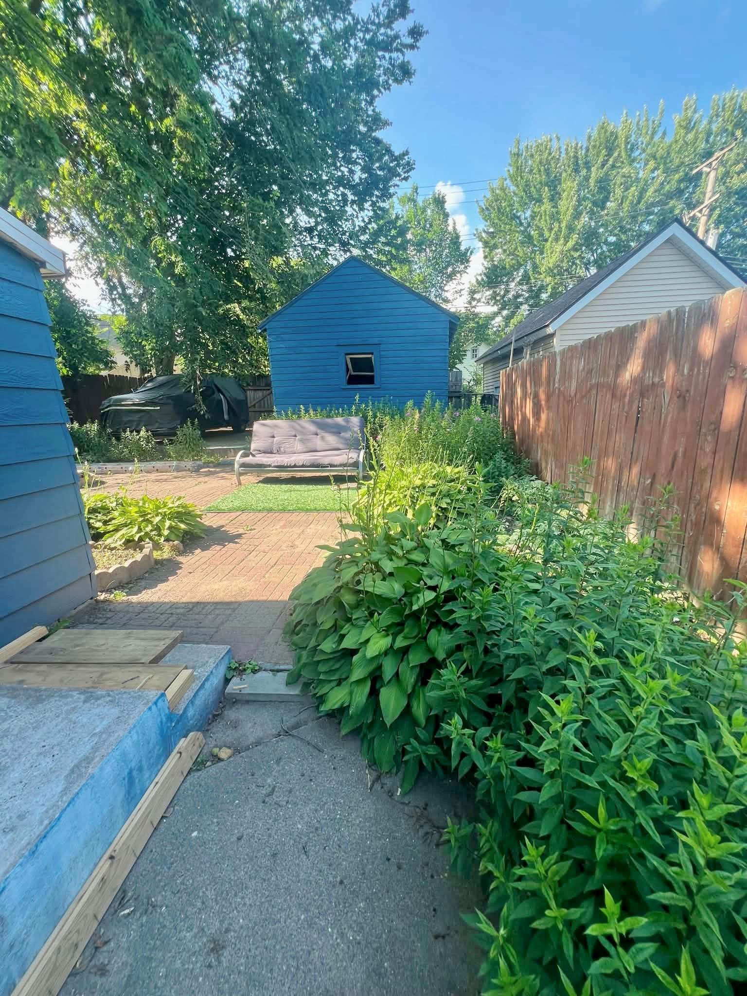 859 Conway Street E Property Photo 4