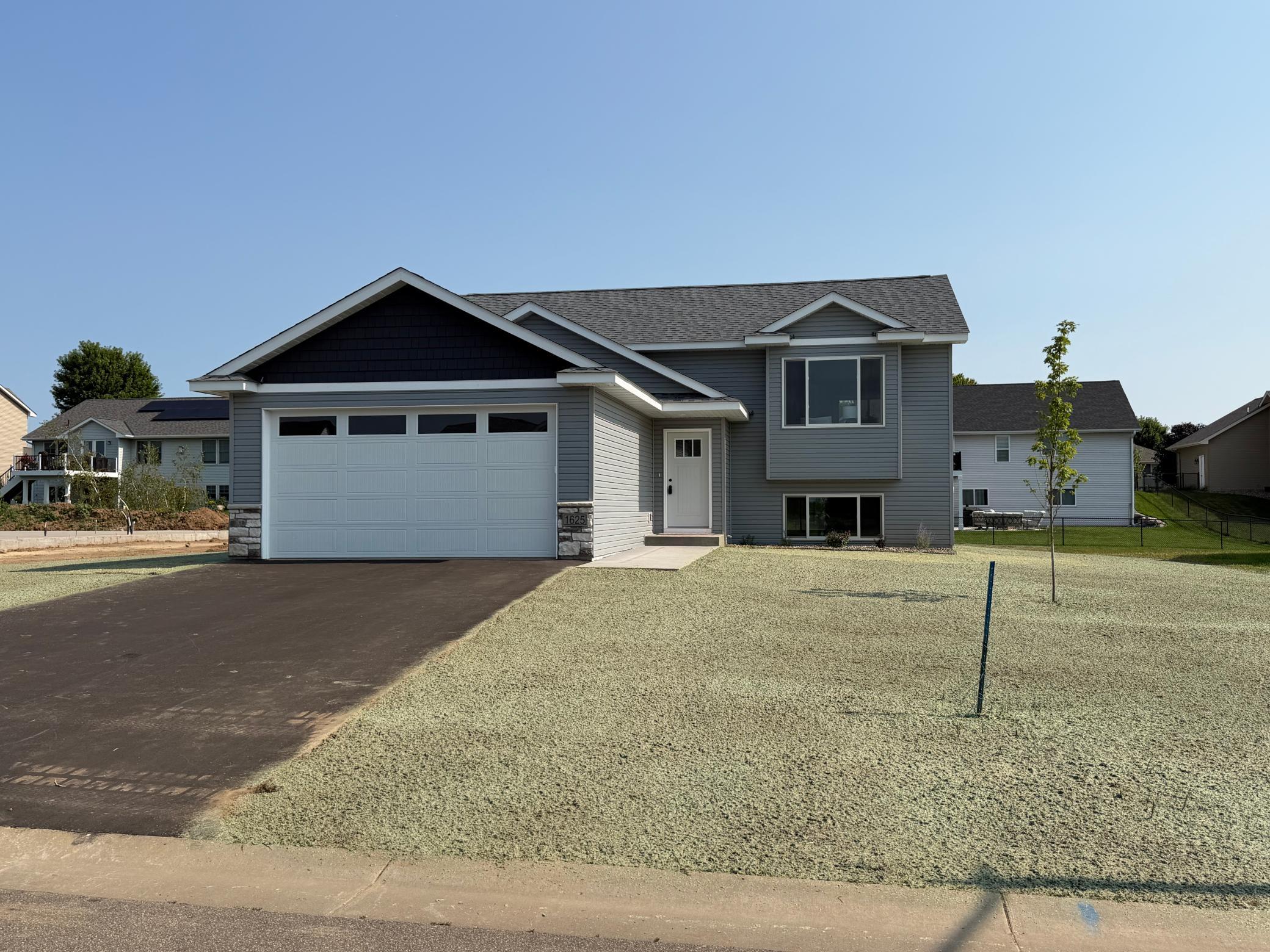 1625 Squirrel Way Property Photo 1