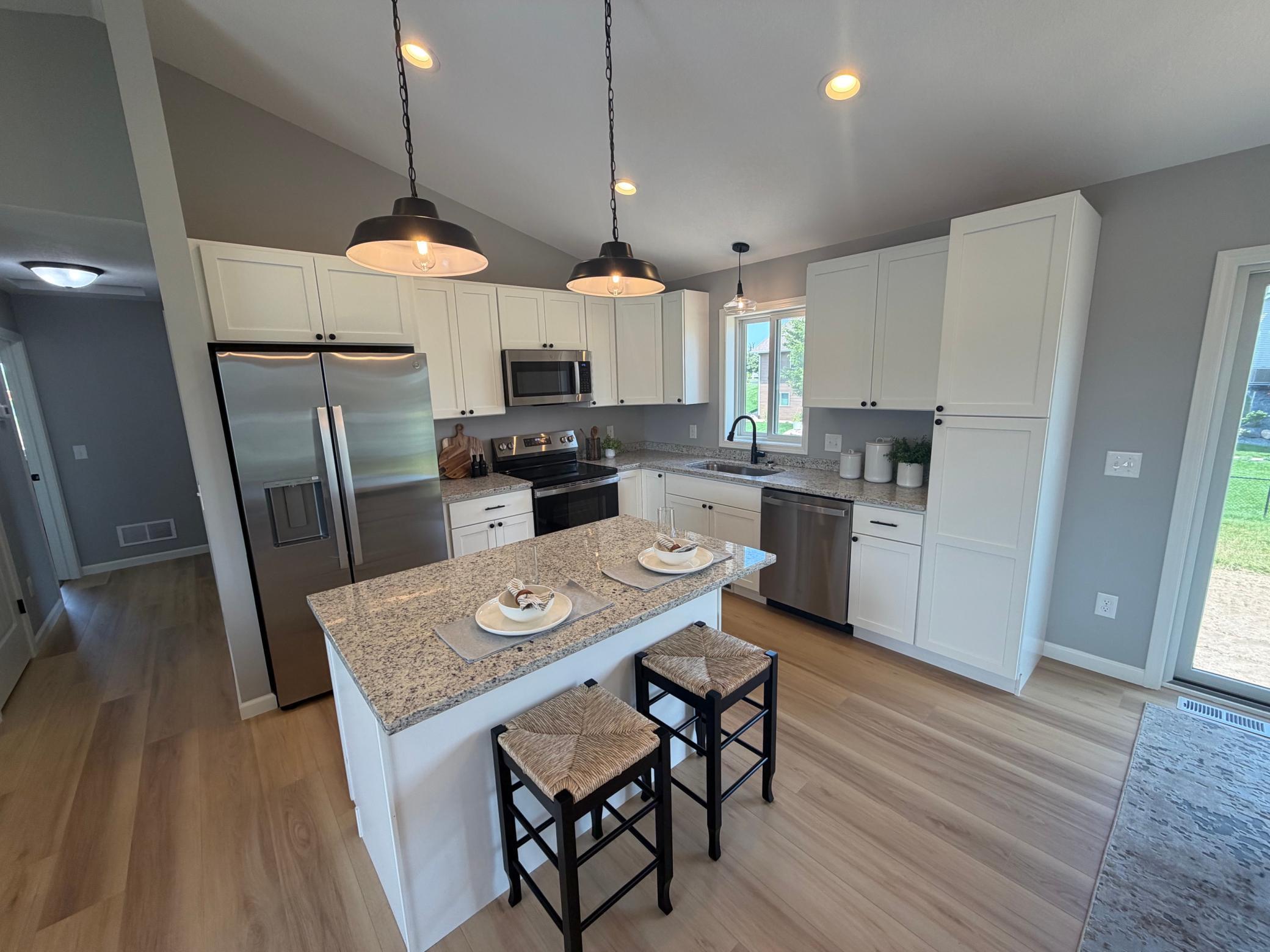 1625 Squirrel Way Property Photo 4