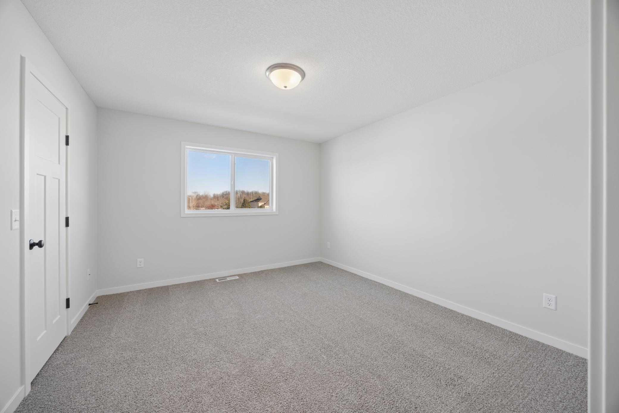 1102 45th Avenue Ne Property Photo 16