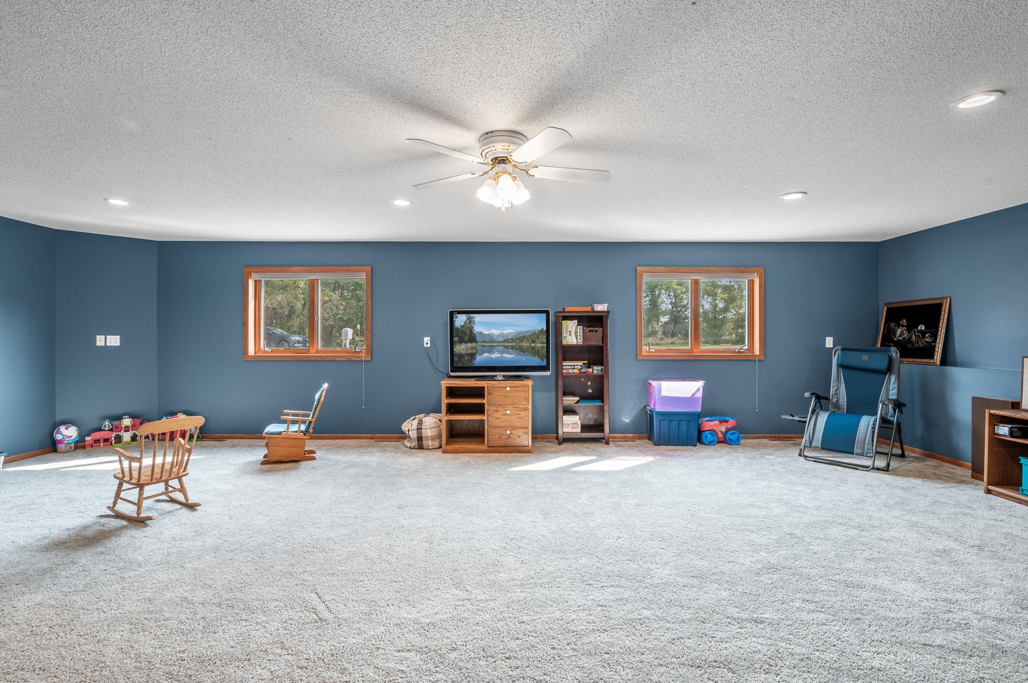 9955 Hall Avenue Ne Property Photo 16
