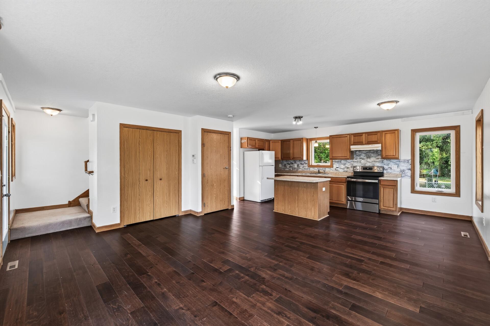 208 Clay Street Property Photo 6
